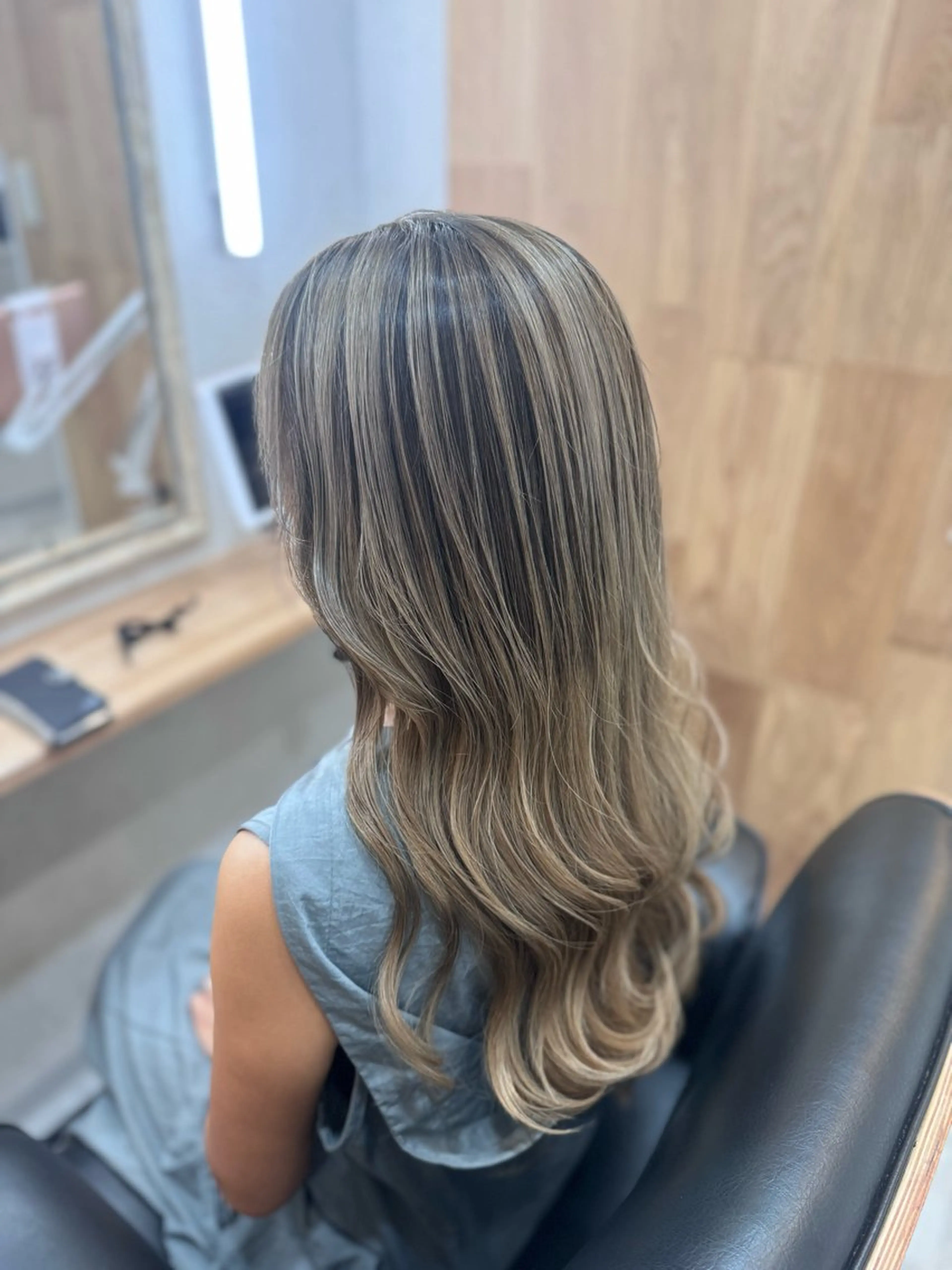 ロング カラー アディクシーカラー アクアカラー バレイヤージュ ハイライトカラー イルミナカラー 多賀 順平のヘアスタイル