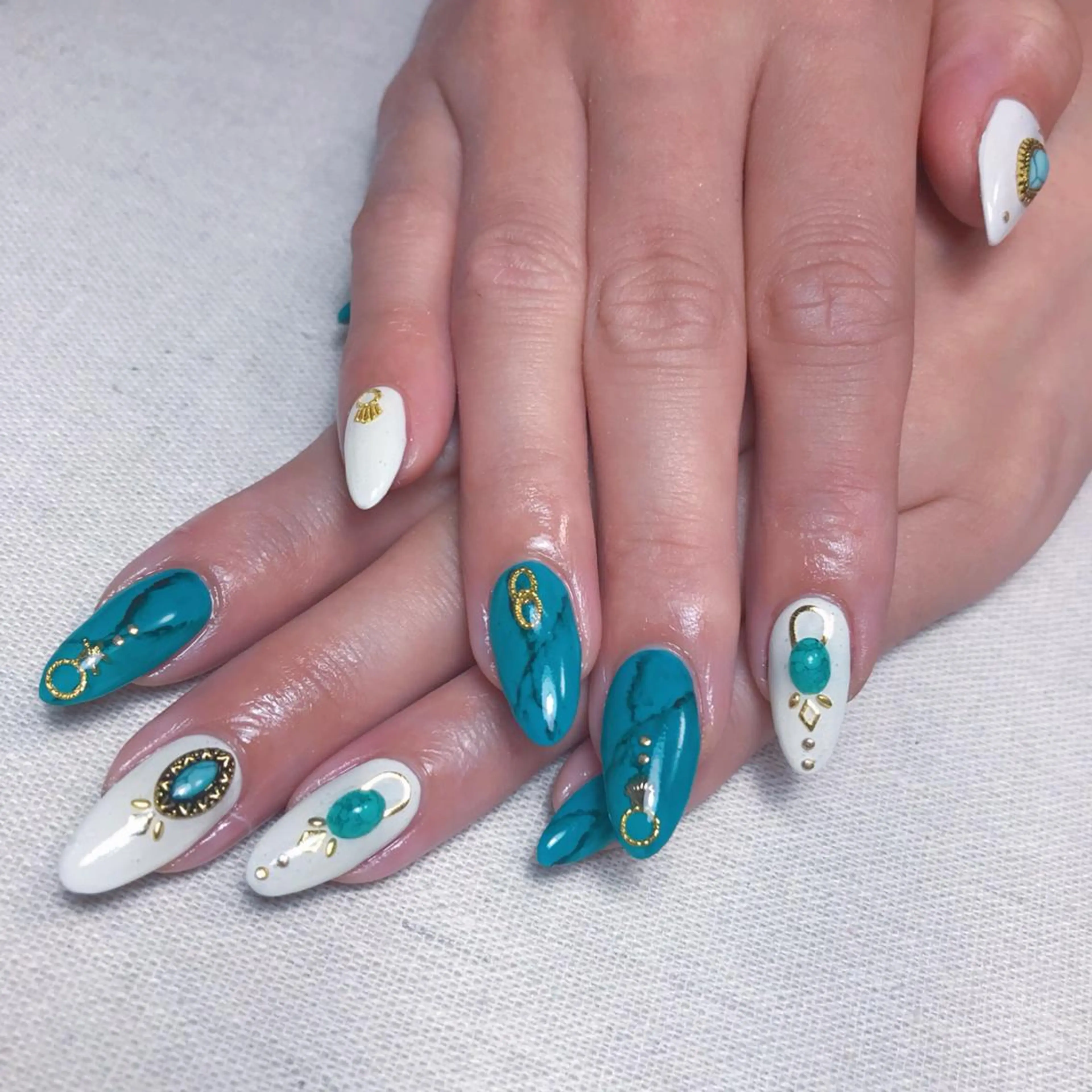 ネイル ハンドネイル 💅chainail _aiのネイルデザイン