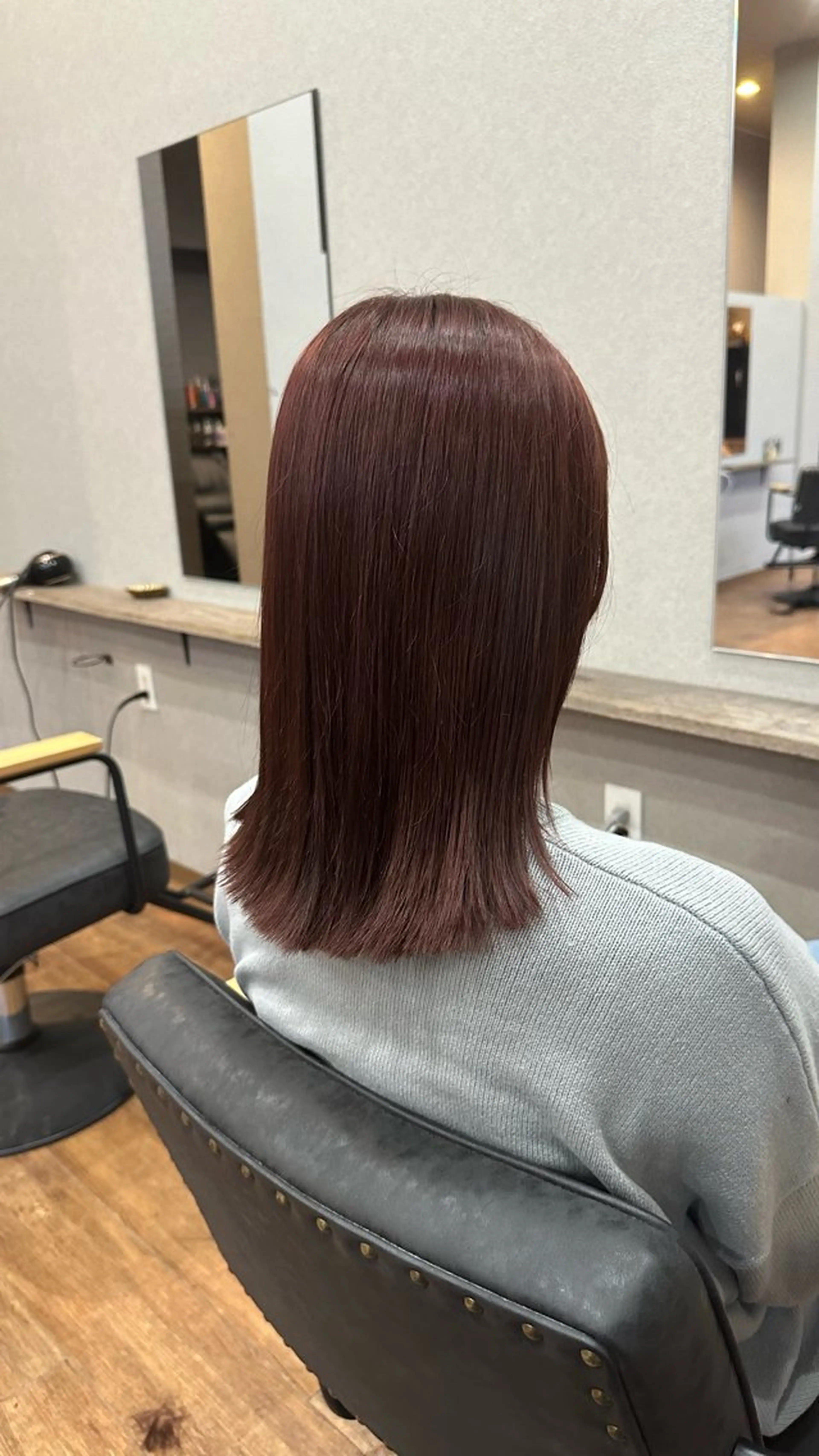 セミロング カラー ブラウンカラー ラベンダーカラー ラベンダーブラウン ヘアカラー トリートメント 鵜飼 真伍のヘアスタイル