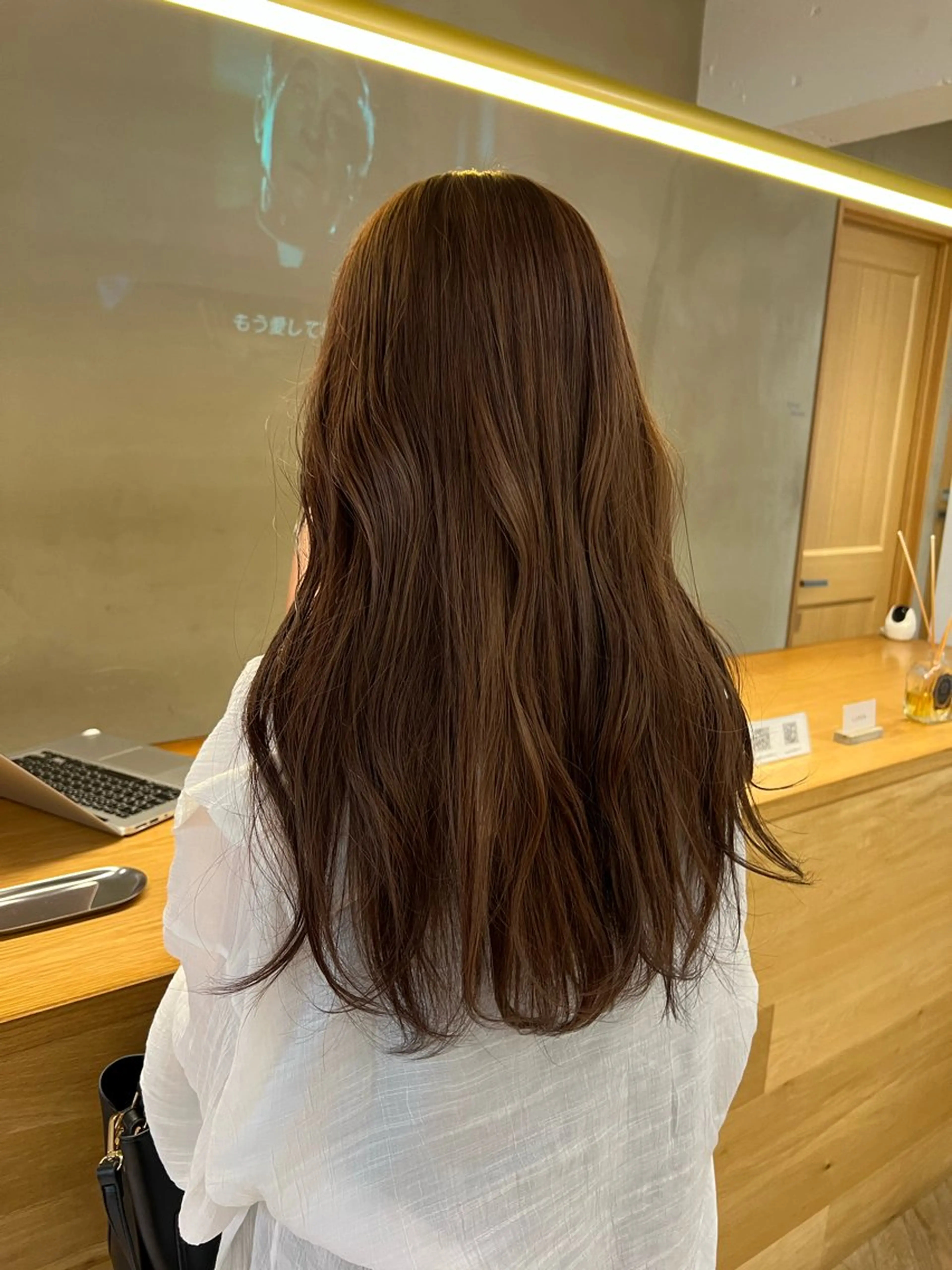 ロング アッシュ アッシュブラウン 似合わせレイヤー ＆透明感カラーのヘアスタイル