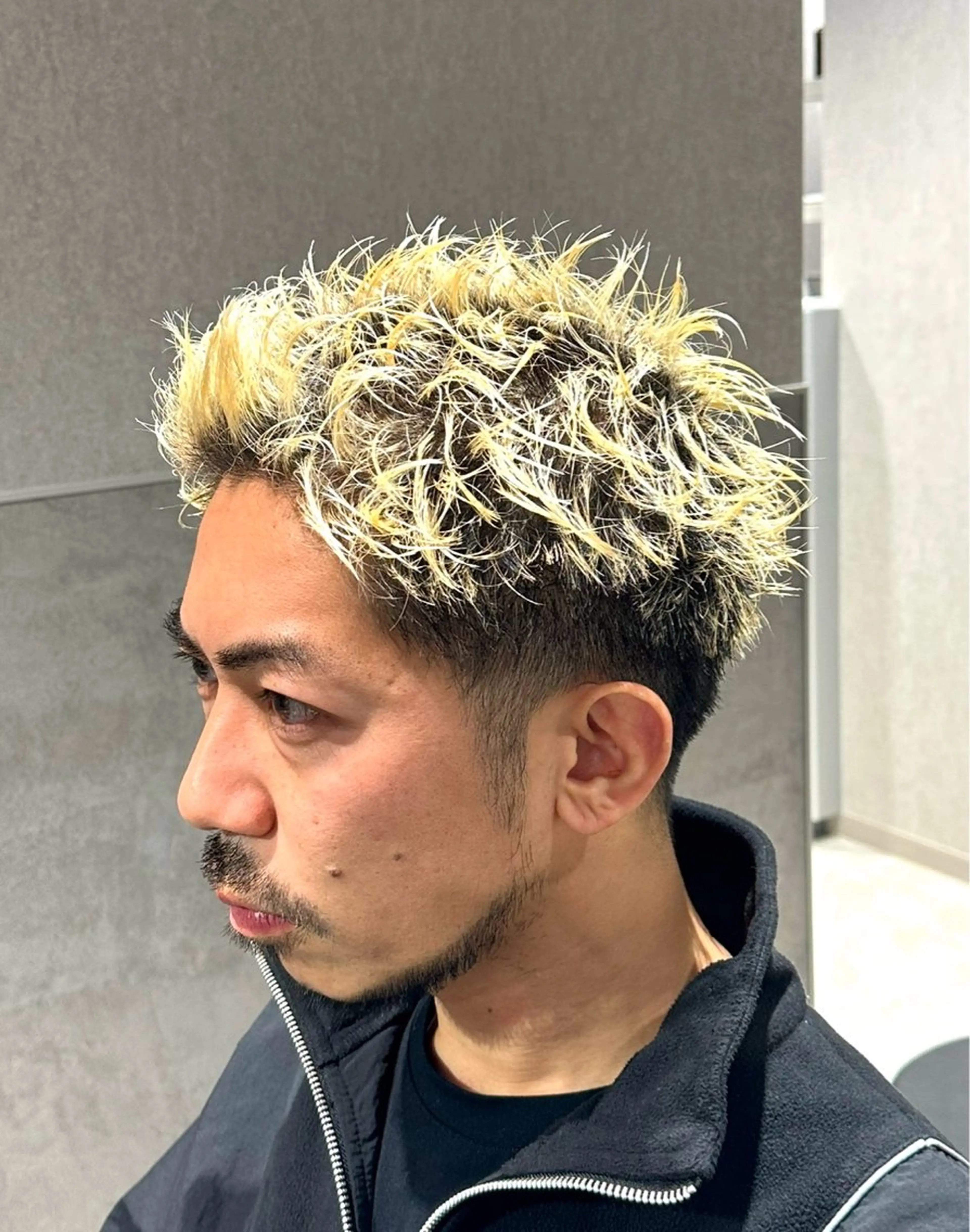 ショート カラー メンズ メンズハイトーン スパイキーショート ハイトーンカラー ショートヘア カット ヘアカラー メンズパーマ職人 パーマ🔥ritaのヘアスタイル