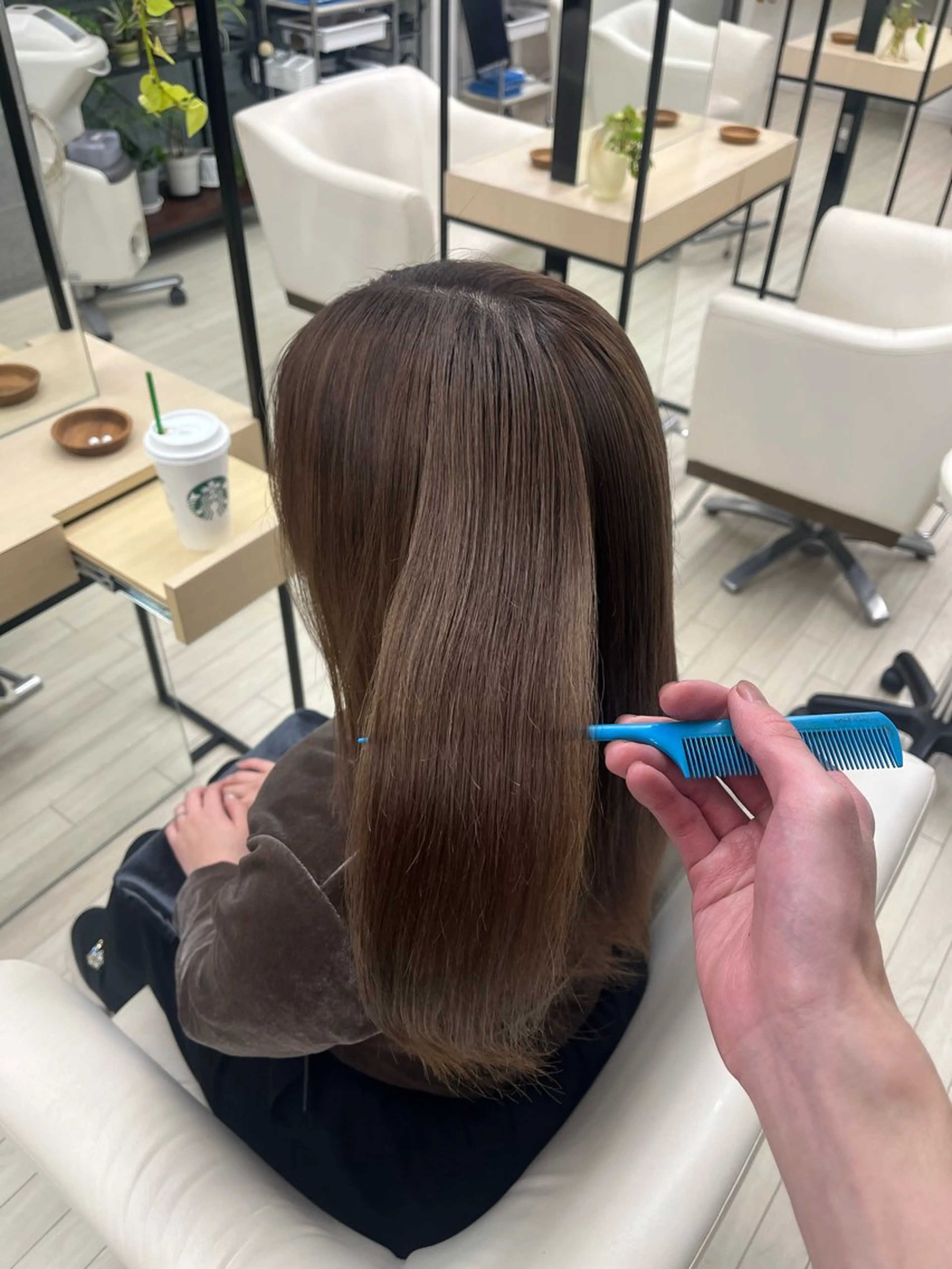 ロング カラー ベージュカラー ブラウンカラー 透明感カラー サンクレポ所属・森下 舜介のヘアスタイル