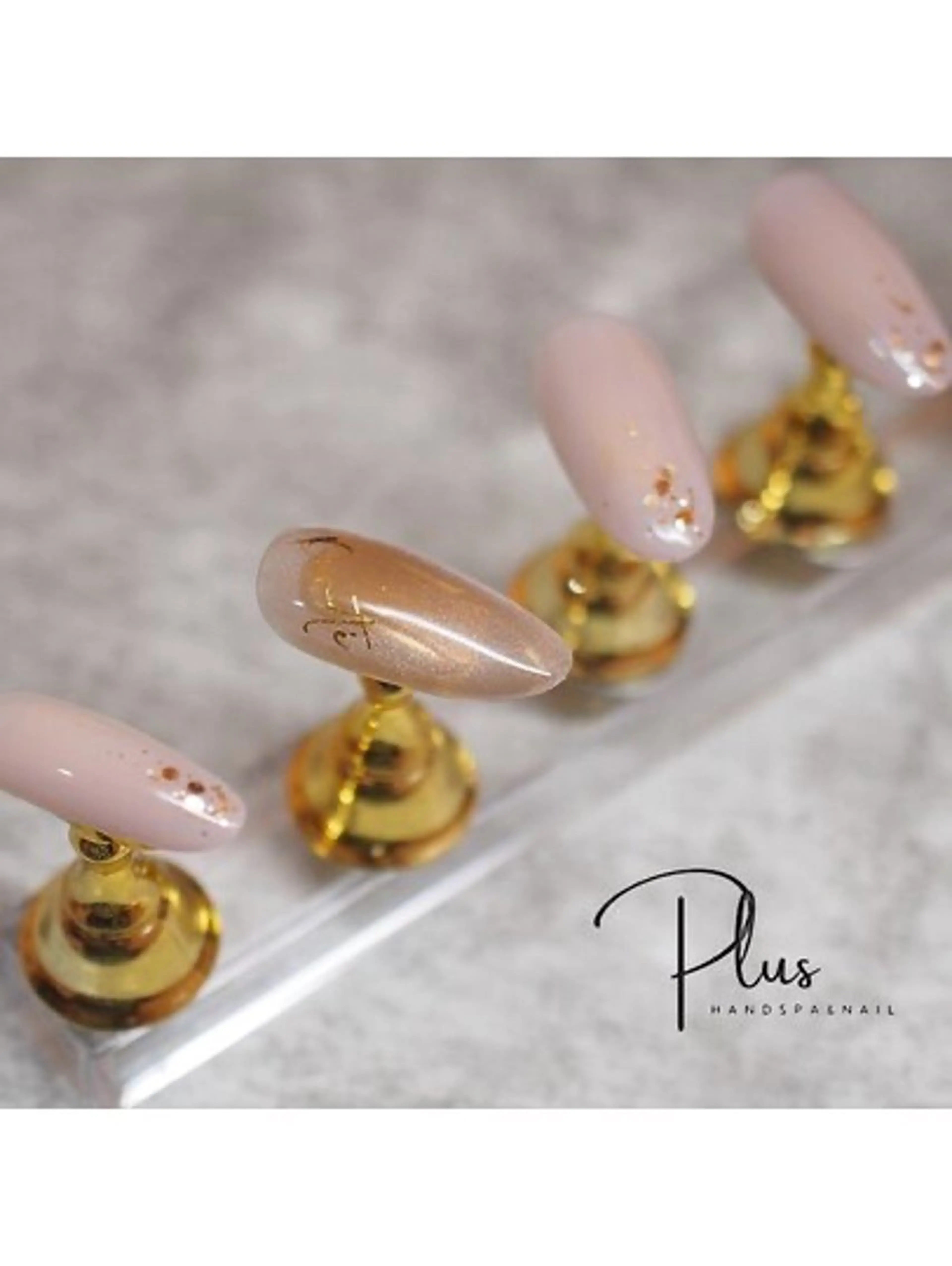 ネイル 鈴木 麻里のネイルデザイン