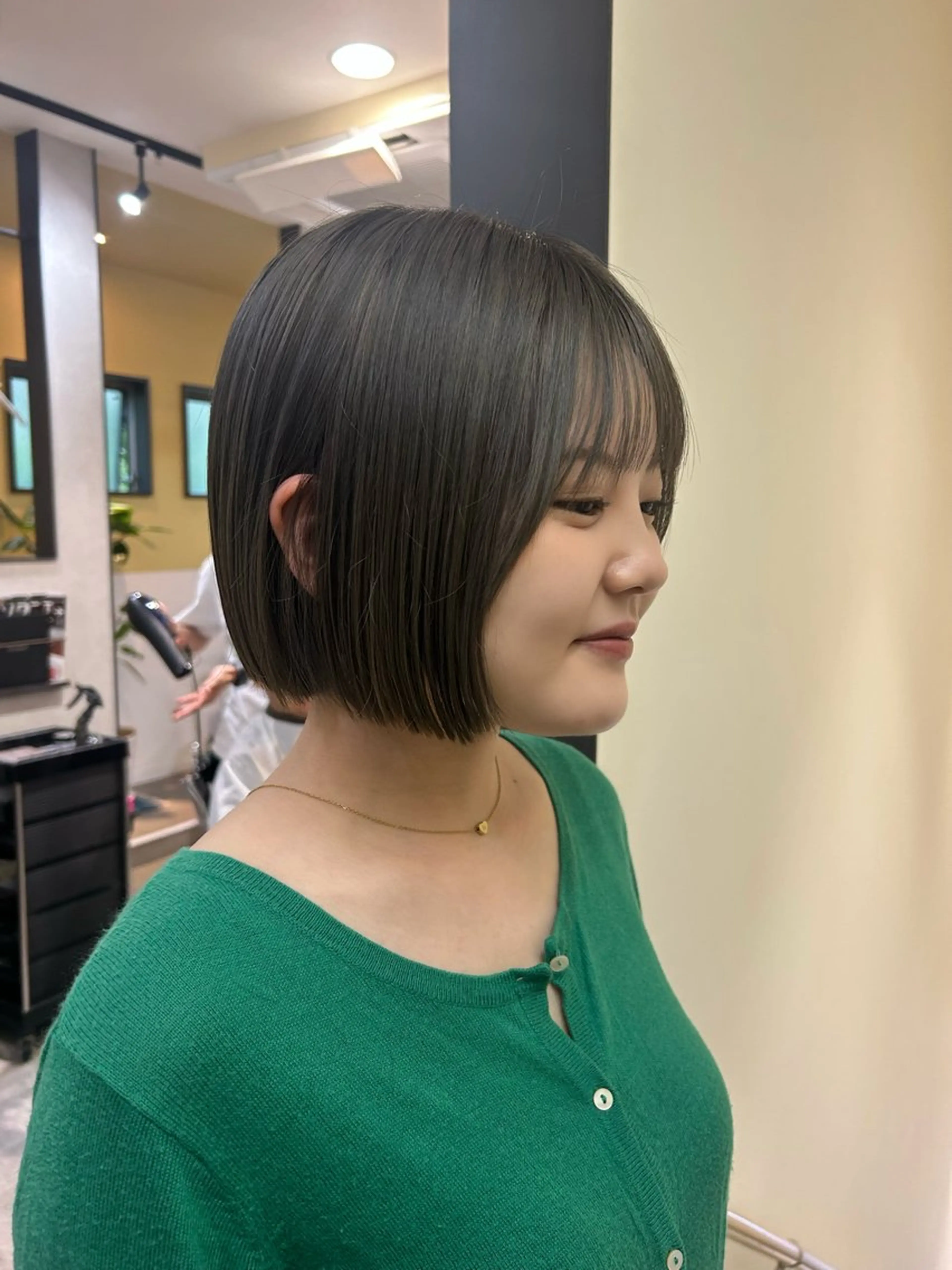 ショート カラー ブリーチ オリーブグレー ボブ カット ヘアカラー トリートメント hub hair レイヤー/透明感のヘアスタイル