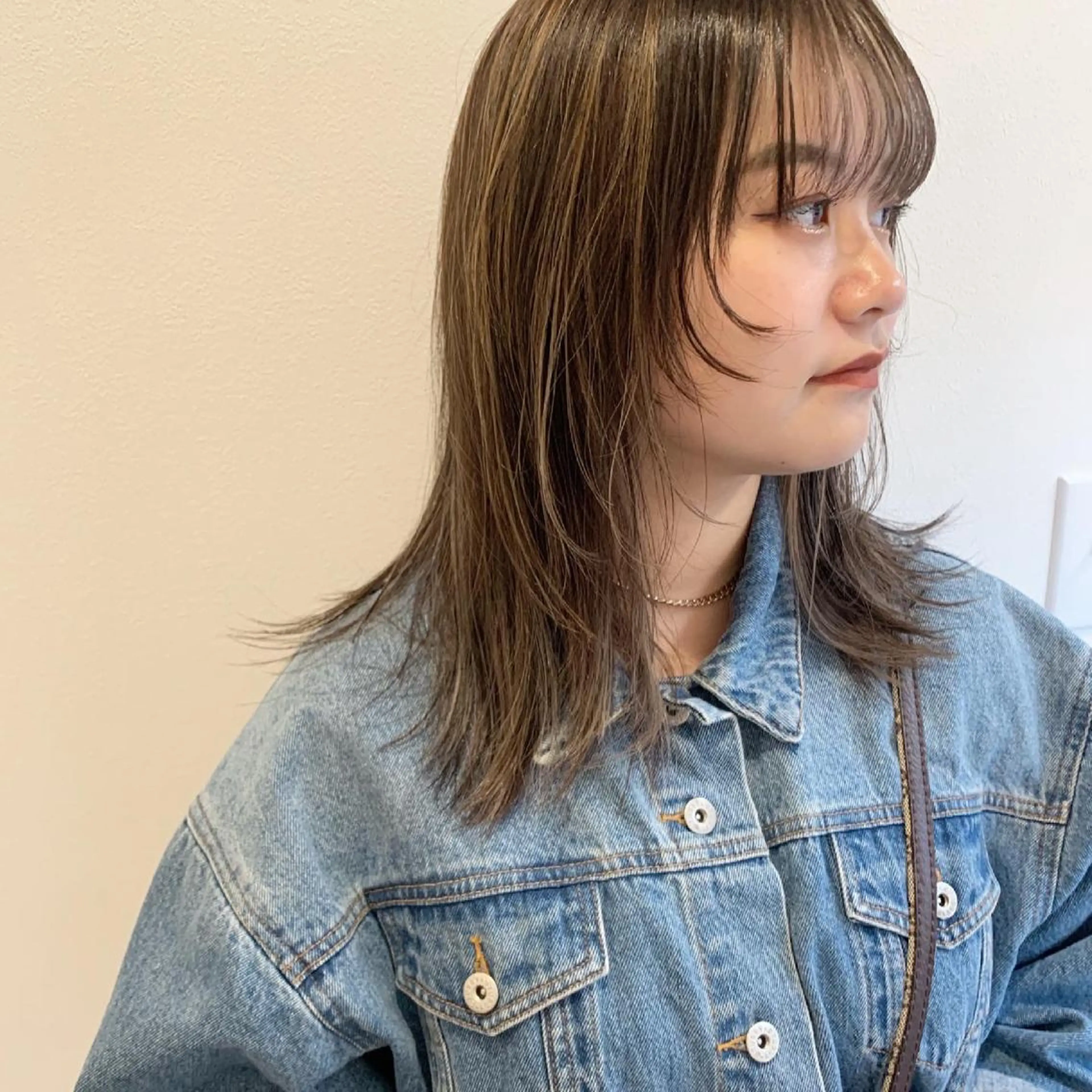 ミディアム カラー ベージュカラー ブリーチ ケアブリーチ ダブルカラー グレージュ ヘアカラー MARU パーマ/レイヤーのヘアスタイル