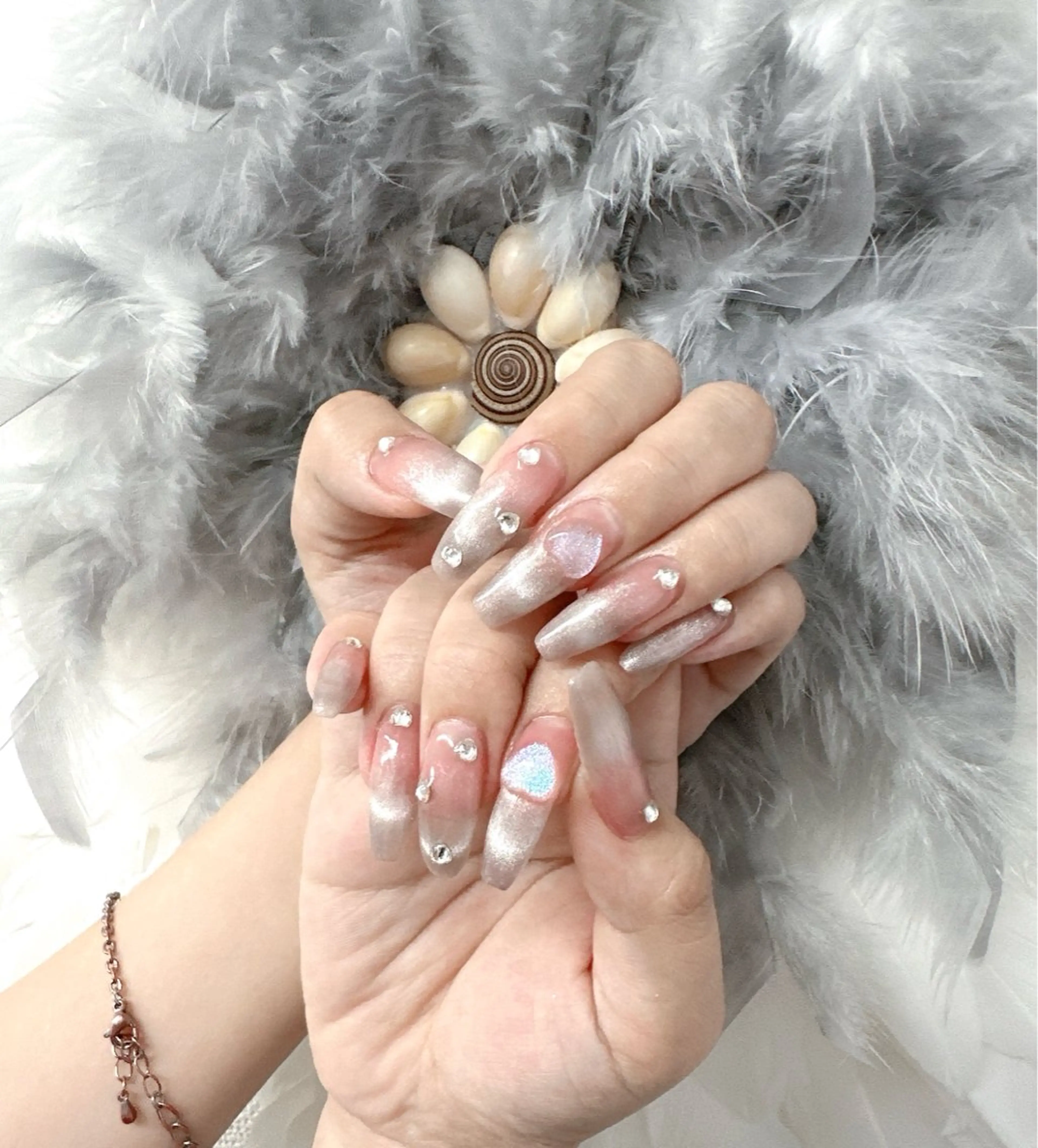 【パラジェル込】(フィルイン無料) magnet超人気ワンホンマグネットグラデーションフレンチ➕2個大パーツ無料の写真