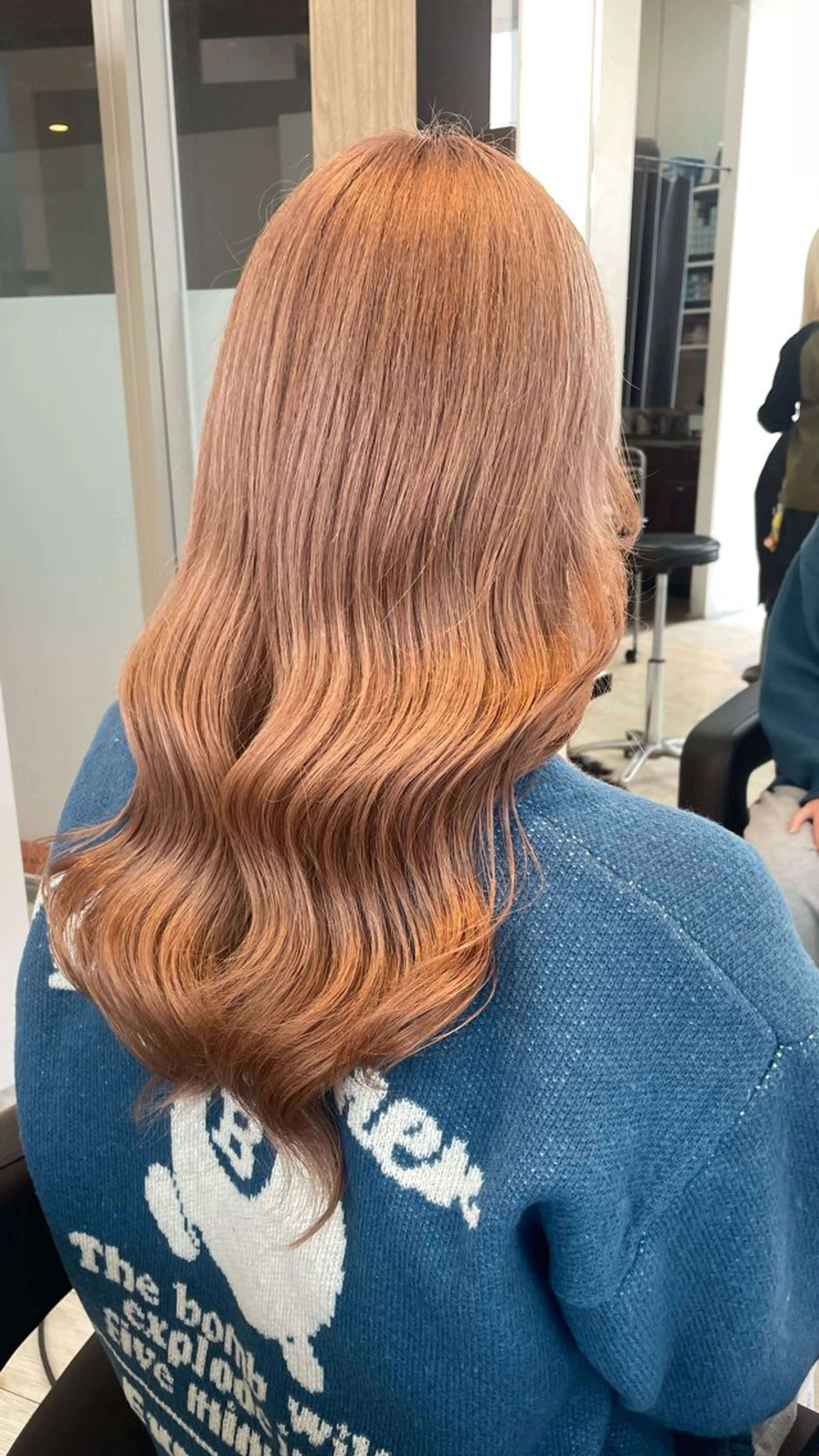 ロング カラー ベージュカラー ブリーチ ミルクティーベージュ ブリーチ/髪質改善/ ハイトーン/暖色のヘアスタイル