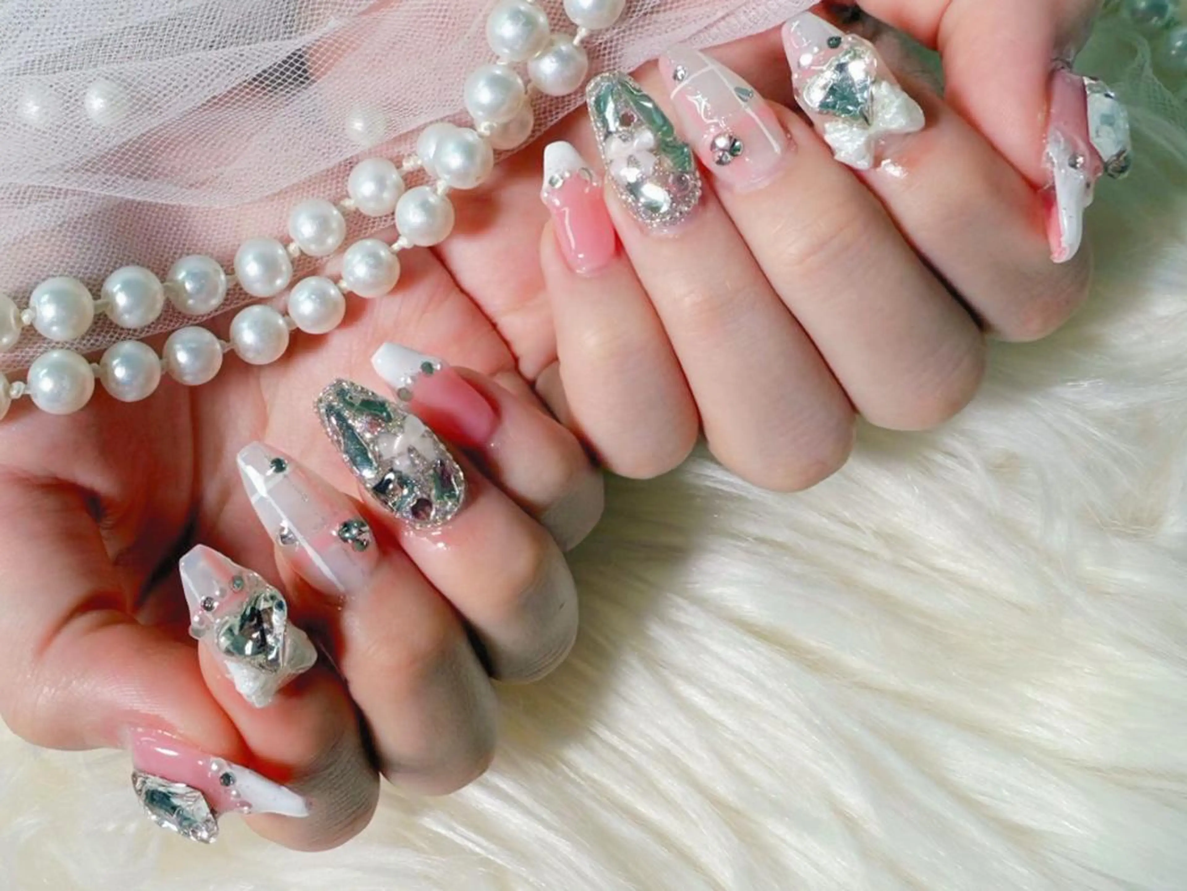 セミロング 韓国風ヘア ハンドネイル Hanaai Salon新大久保店のネイルデザイン