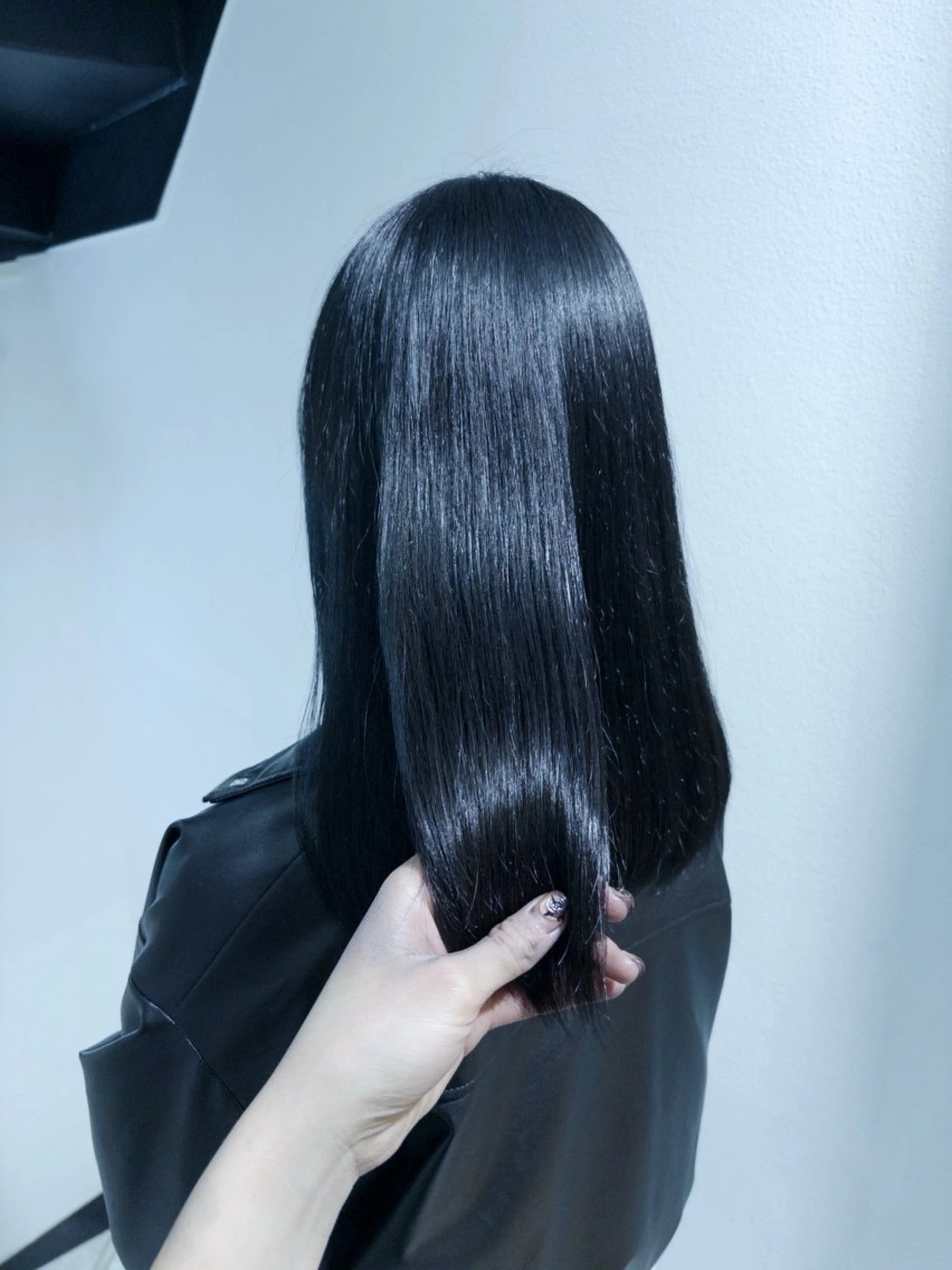 セミロング カラー yiye shioriのヘアスタイル