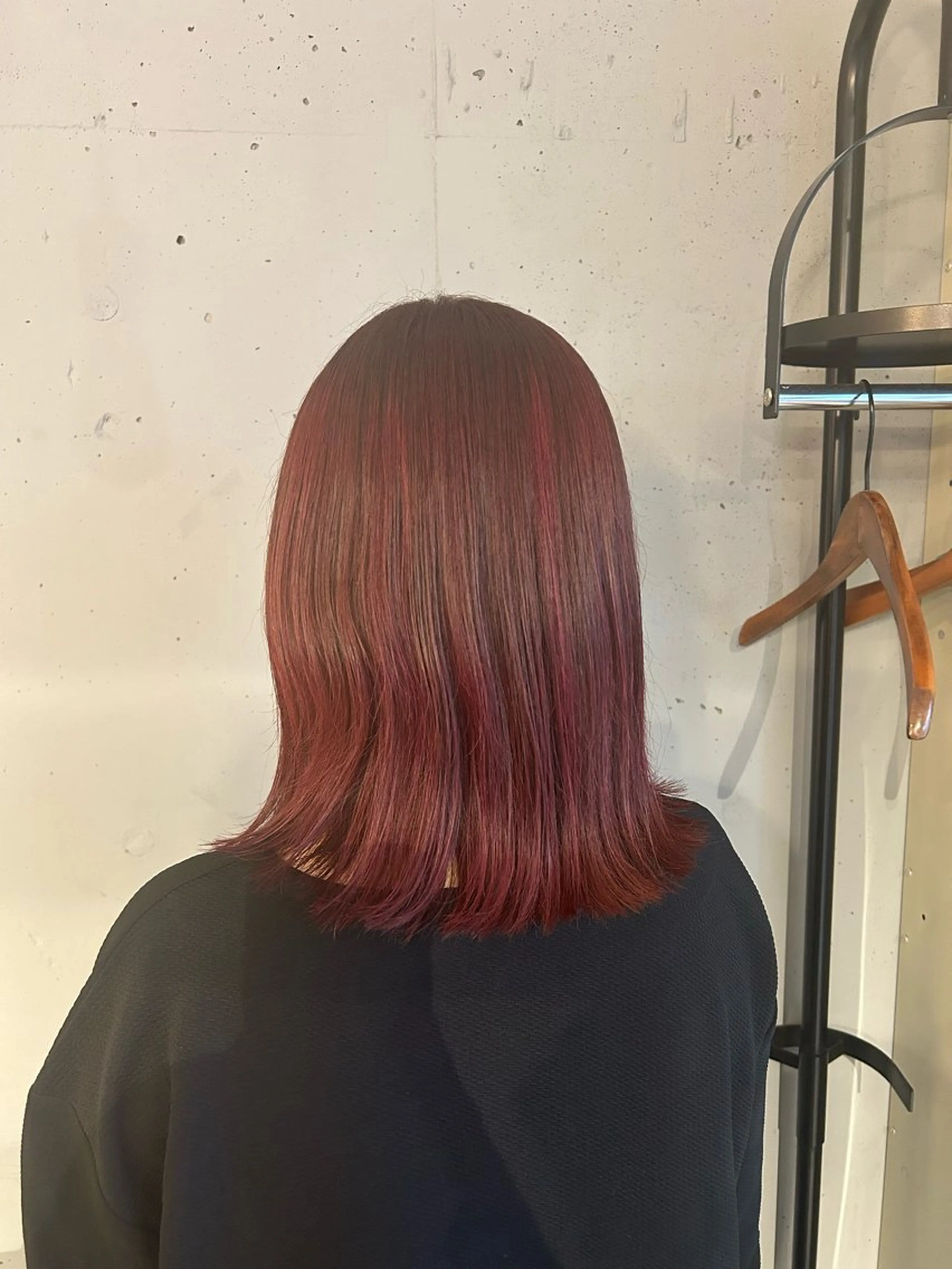 ミディアム カラー ブリーチ ハイライトカラー ブリーチなしカラー レッドカラー バイオレットカラー まるやま ゆいかのヘアスタイル