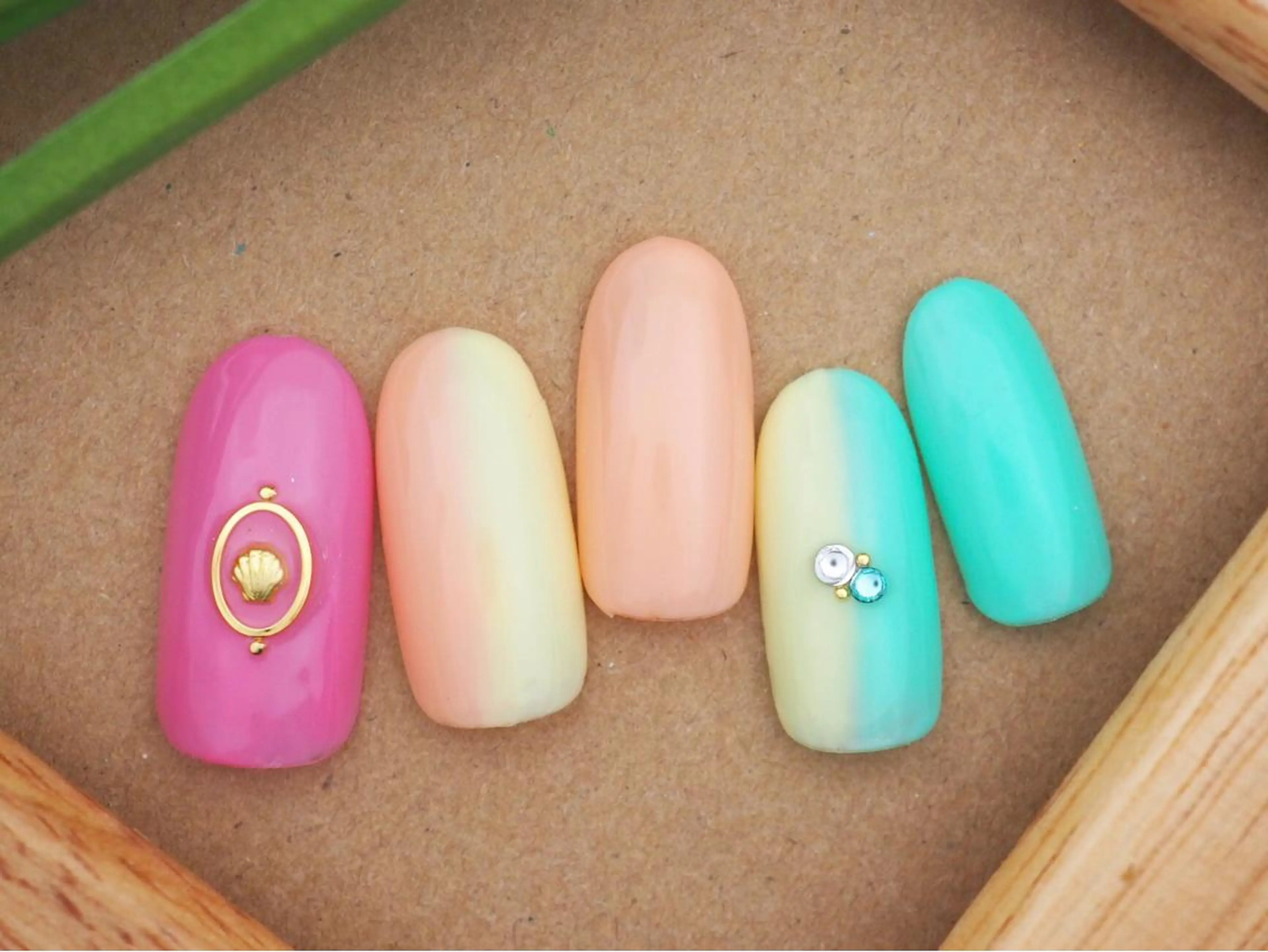 ネイル トップネイリスト Ribbon立川店のネイルデザイン