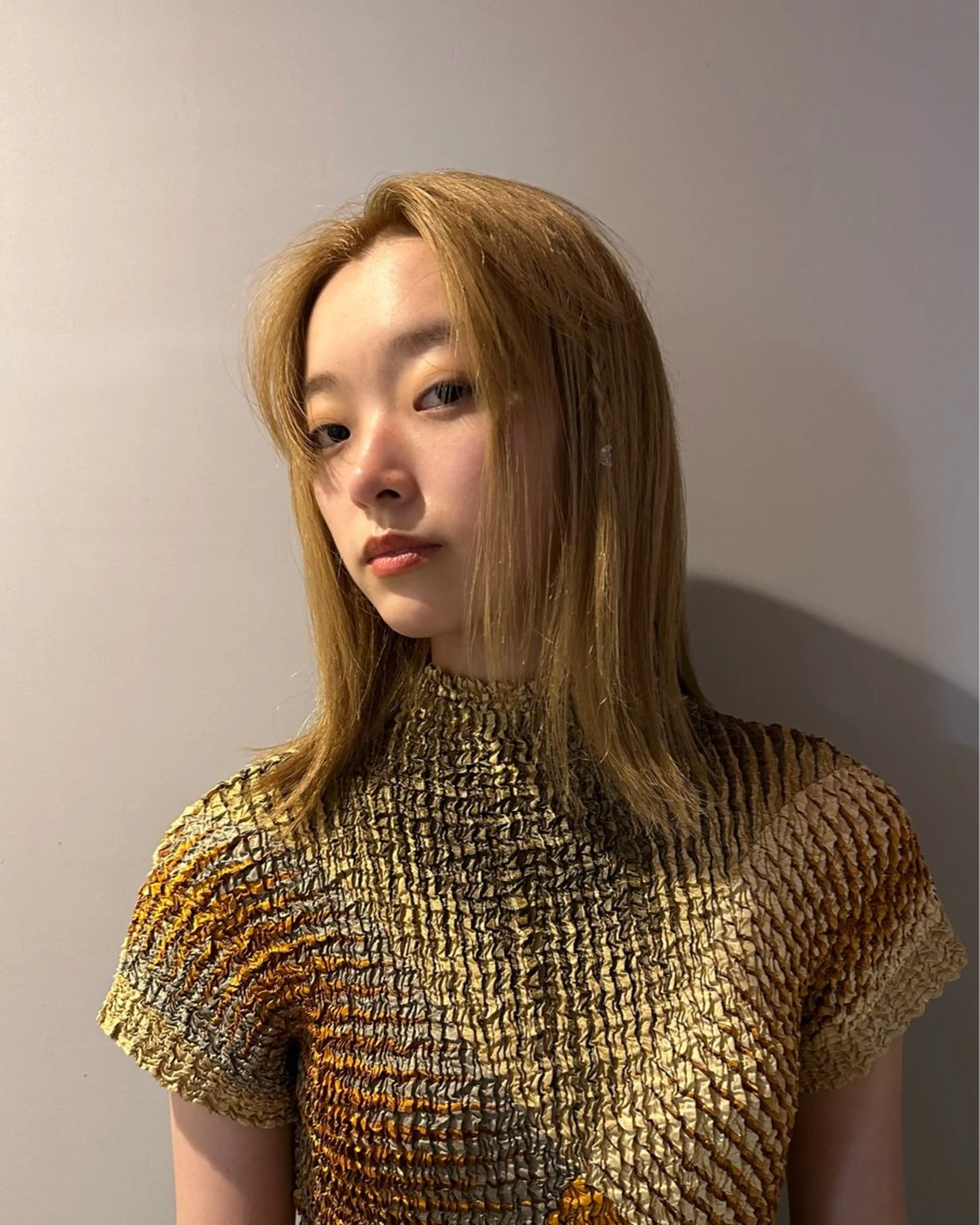 ミディアム カラー 佐藤 しずくのヘアスタイル