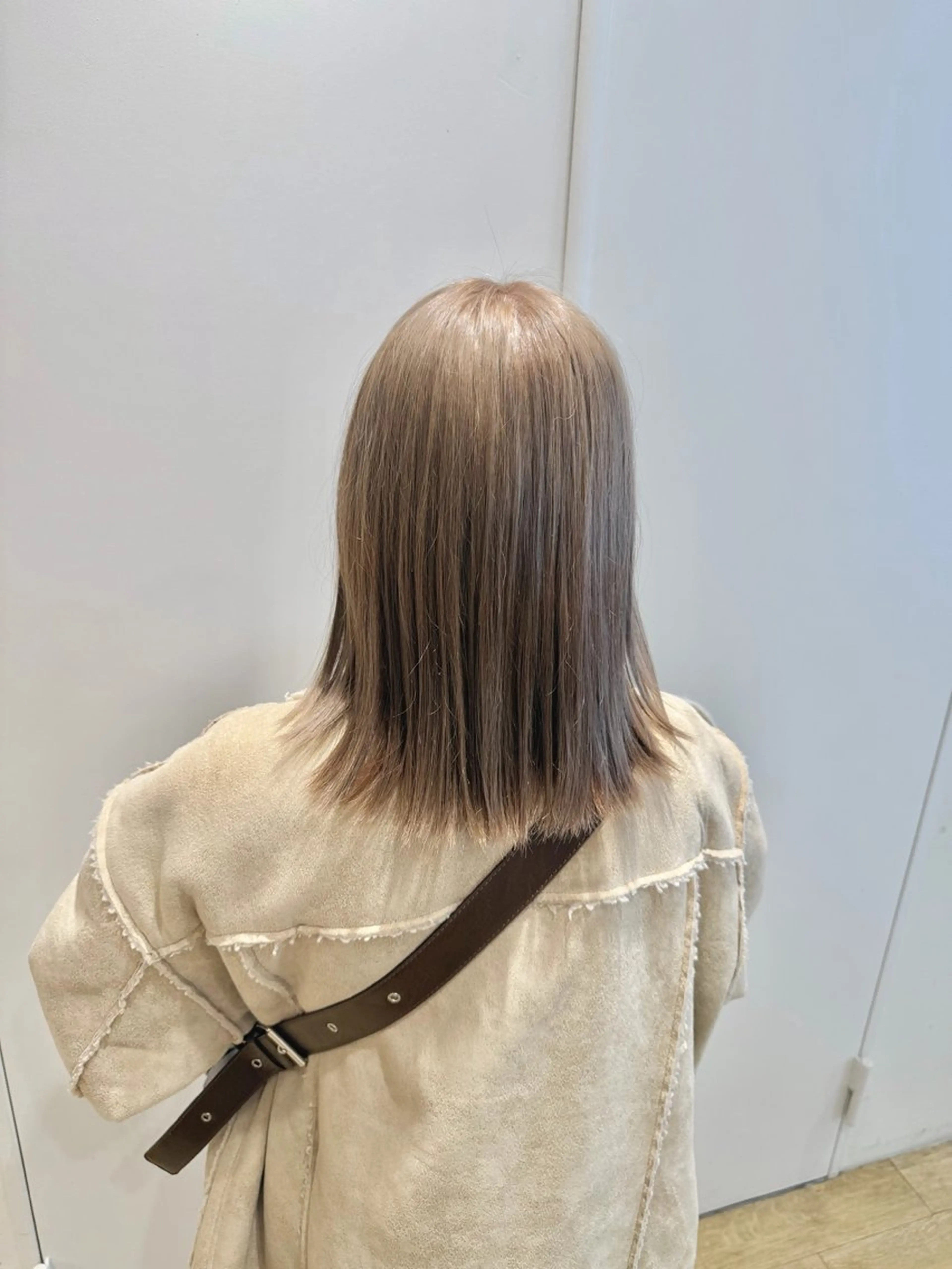 ミディアム カラー グレージュ ミルクティーグレージュ カット ヘアカラー トリートメント 新宿/吉松 大輝のヘアスタイル