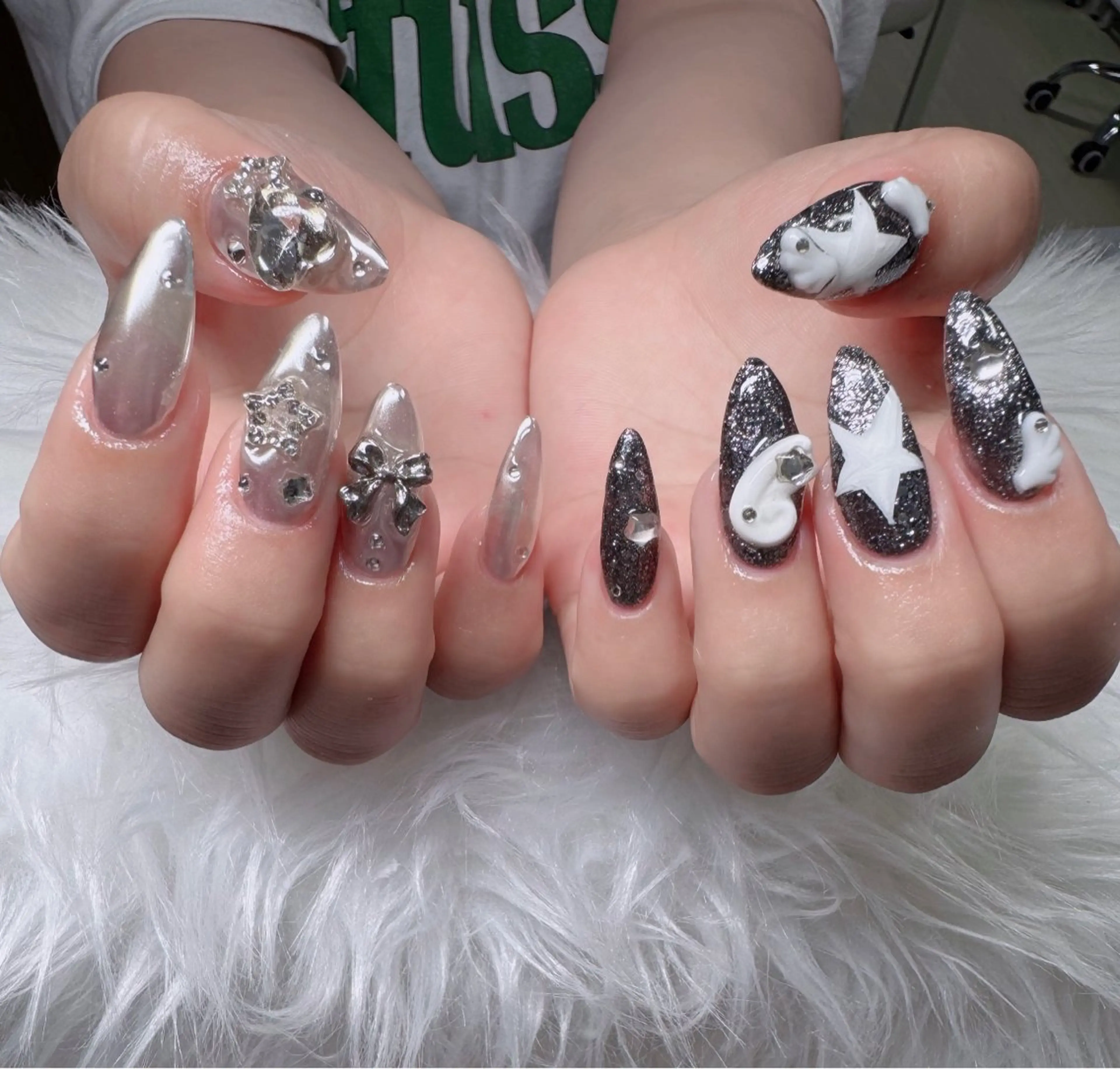 ネイル オーロラネイル フレンチネイル ジェルネイル ハロウィン キラキラネイル ハンドネイル H.baby Nail Salonのネイルデザイン