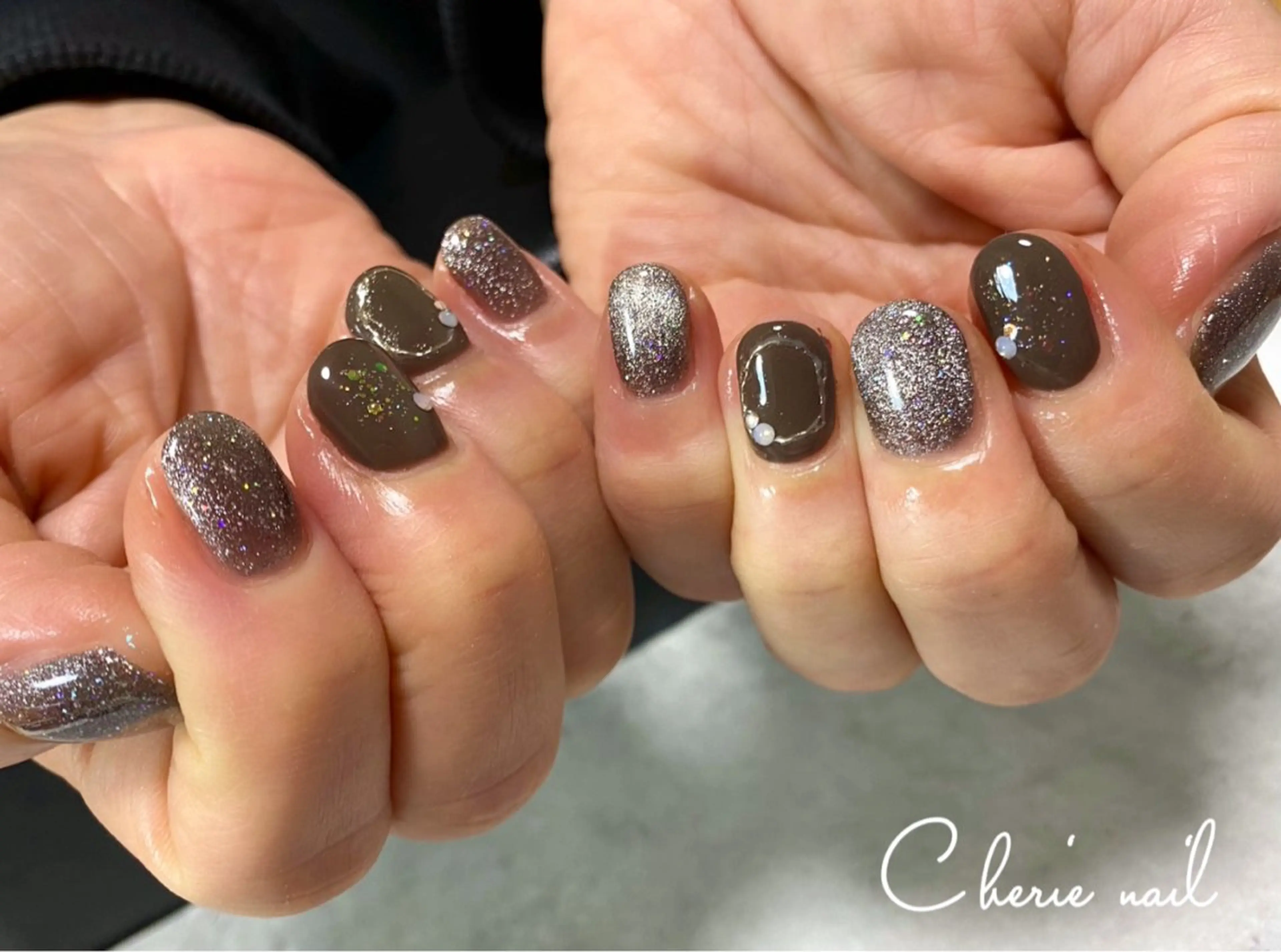 ネイル ブラウン ジェルネイル ラメ(グリッター) マグネットネイル ミラーネイル ハンドネイル Cherienail yunaのネイルデザイン