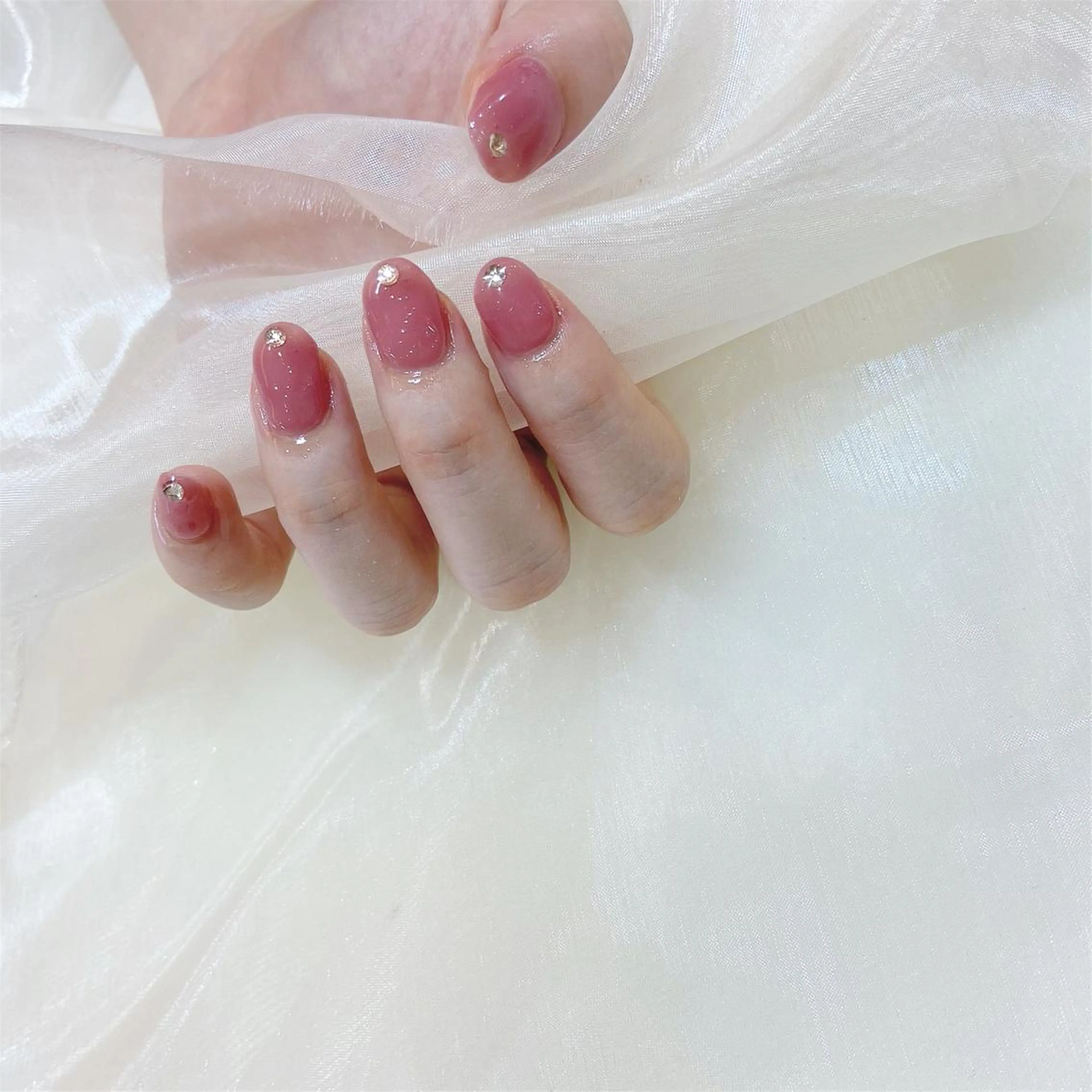 ネイル ラメ(グリッター) ミラーネイル ストーンネイル . .のネイルデザイン