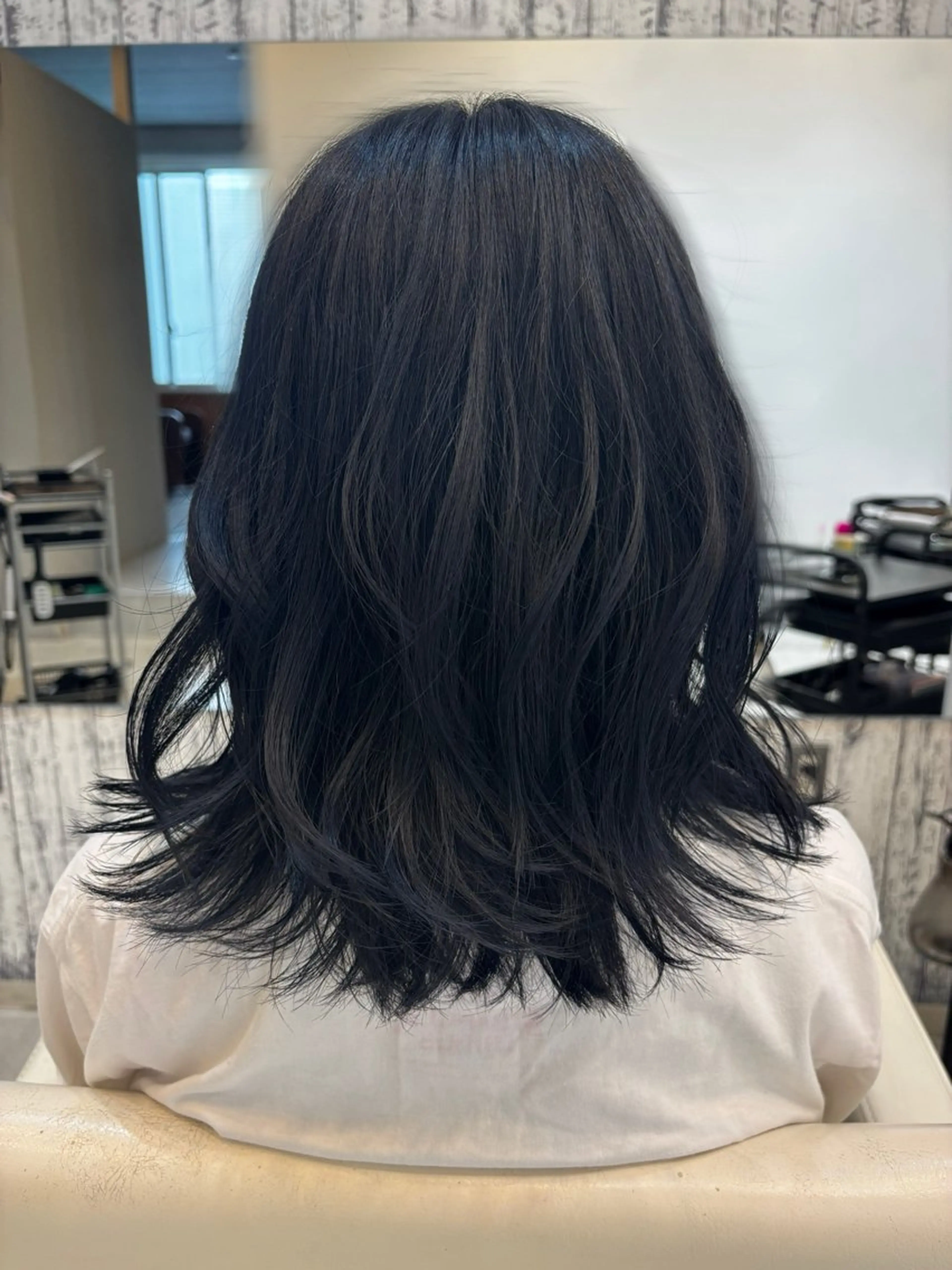 ミディアム カラー 黒髪 ブルーカラー ブルーブラック 透明感カラー あすか/ 松本/モデル募集中のヘアスタイル