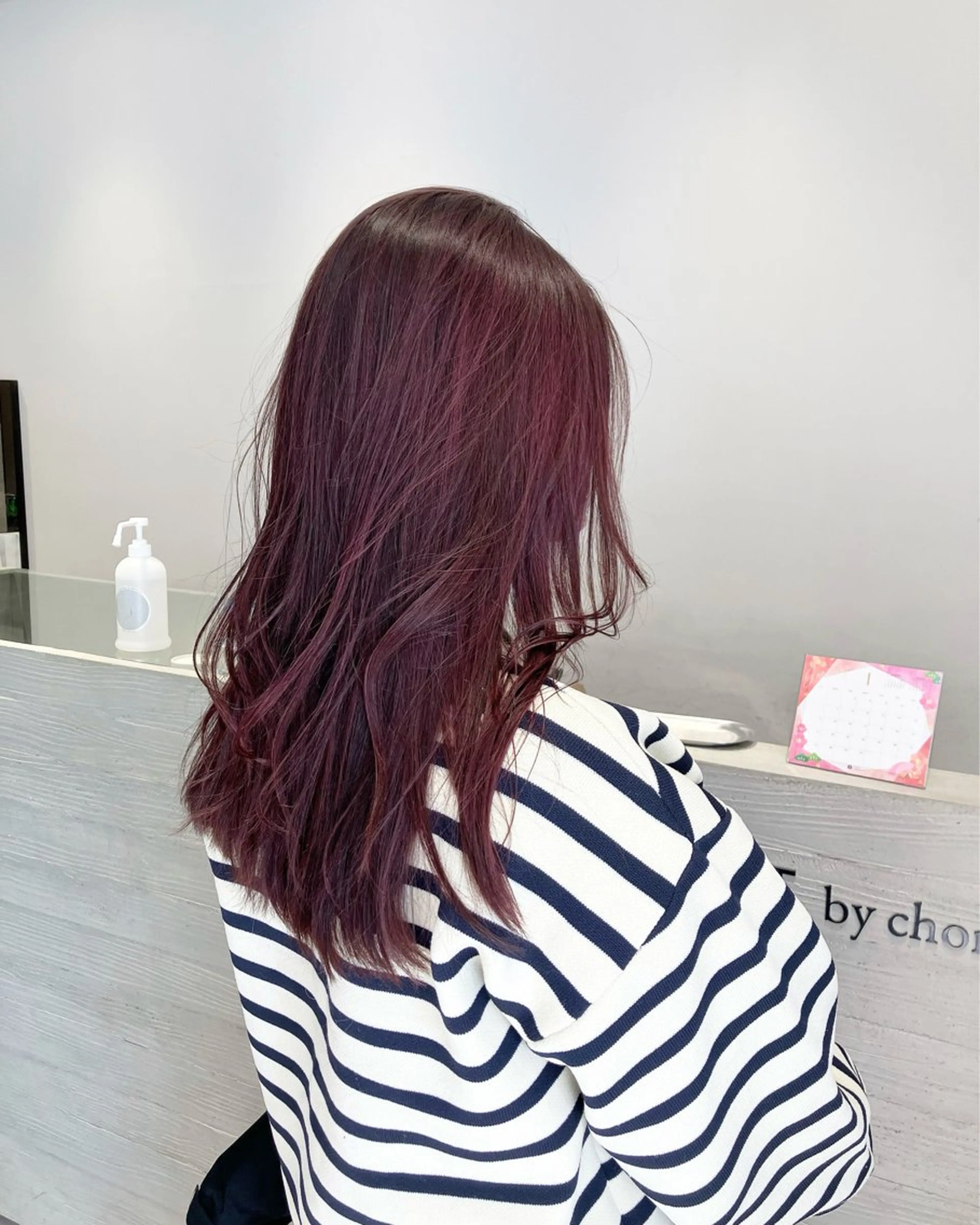 ロング カラー レッドカラー サキ🤍ハイトーン 🩰くびれ巻きヘアのヘアスタイル