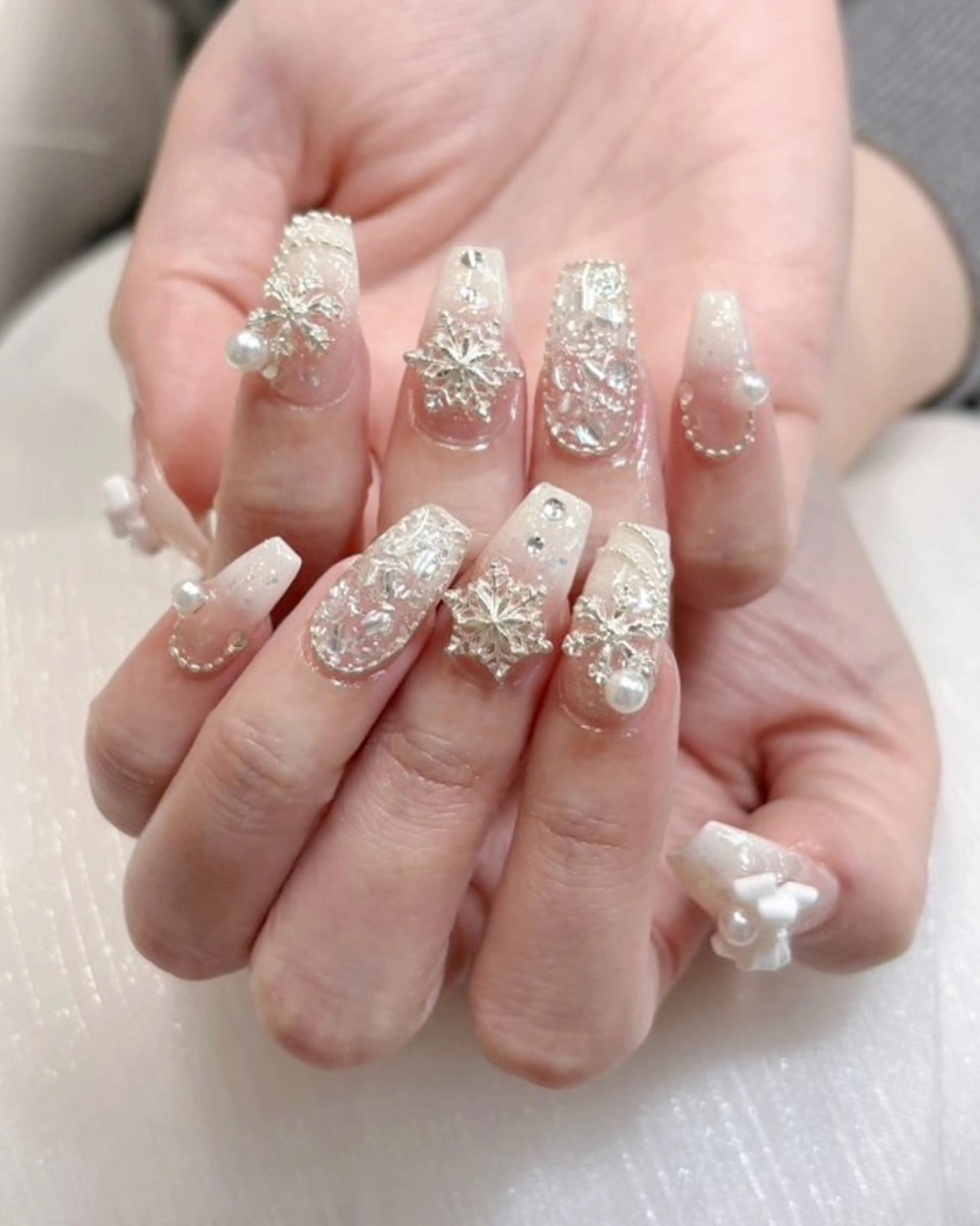 ネイル チークネイル フレンチネイル ハート キラキラネイル 韓国ネイル ハンドネイル Speraネイル 大宮店🎀のネイルデザイン