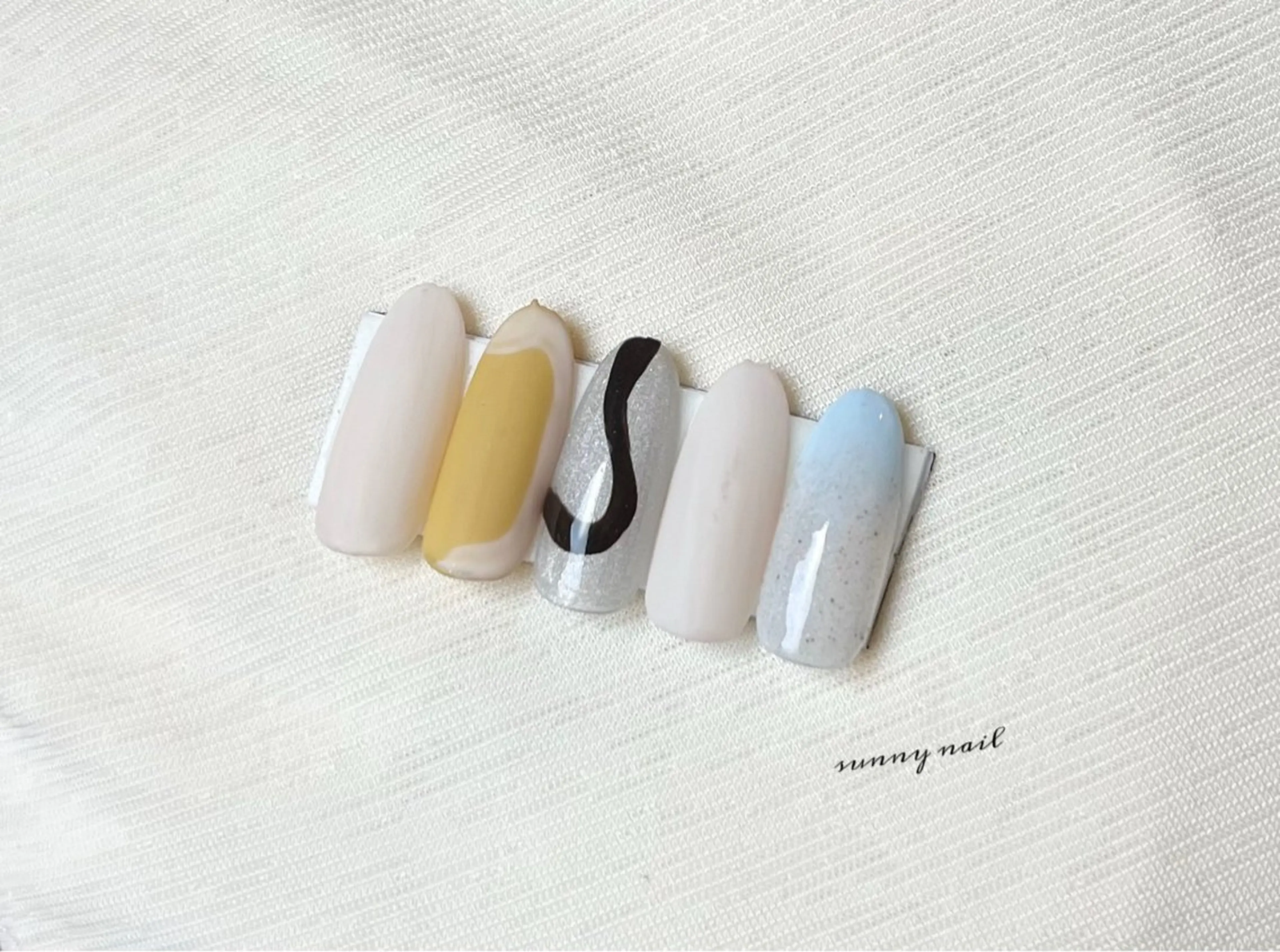 ネイル ジェルネイル マグネットネイル マットネイル パラジェル 黄色 sunny nailのネイルデザイン