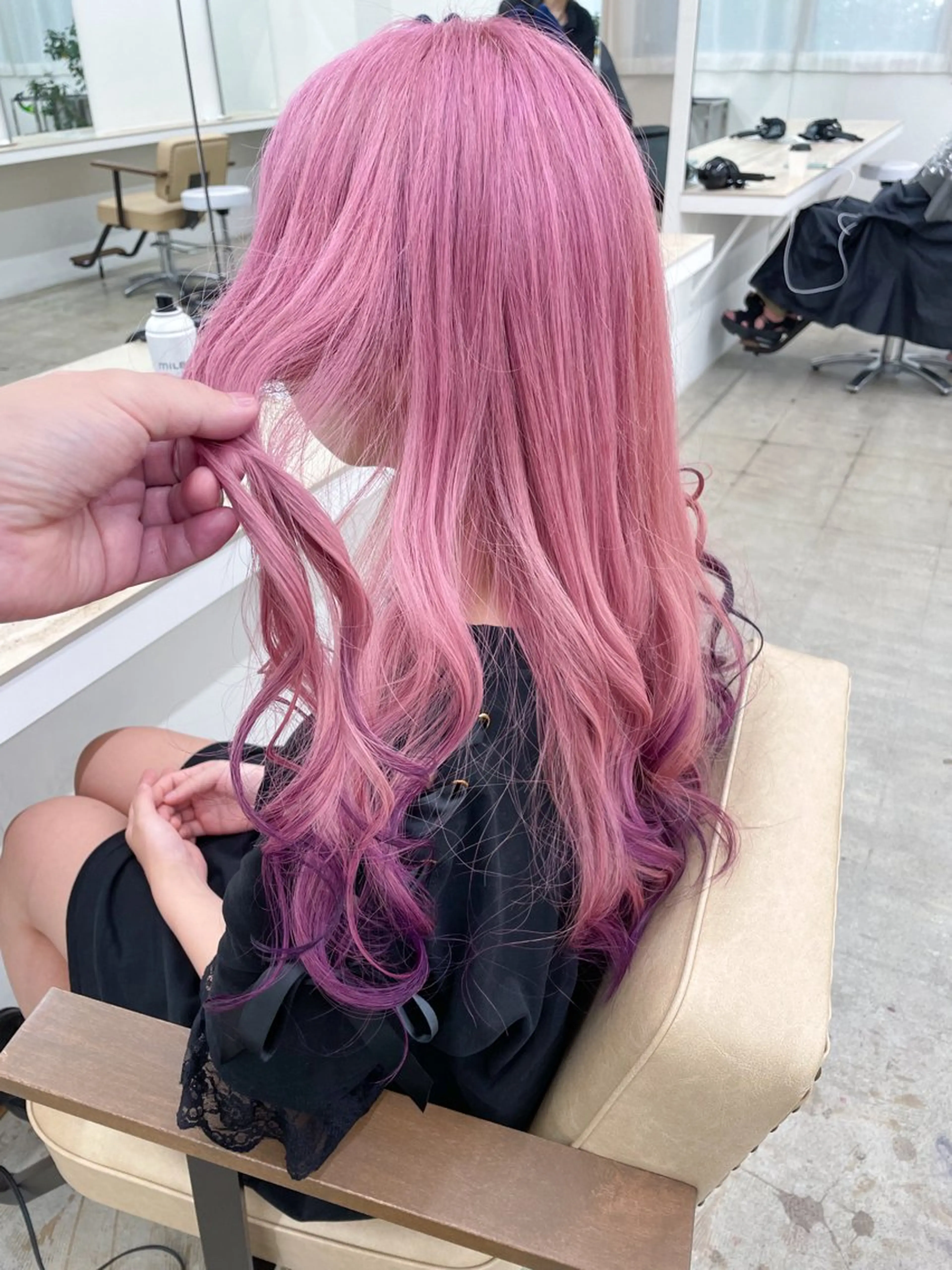 セミロング カラー ハイトーンカラー ピンクカラー パープルカラー ヘアカラー トリートメント ハイトーン/レイヤー /ケアブリーチ石川治のヘアスタイル