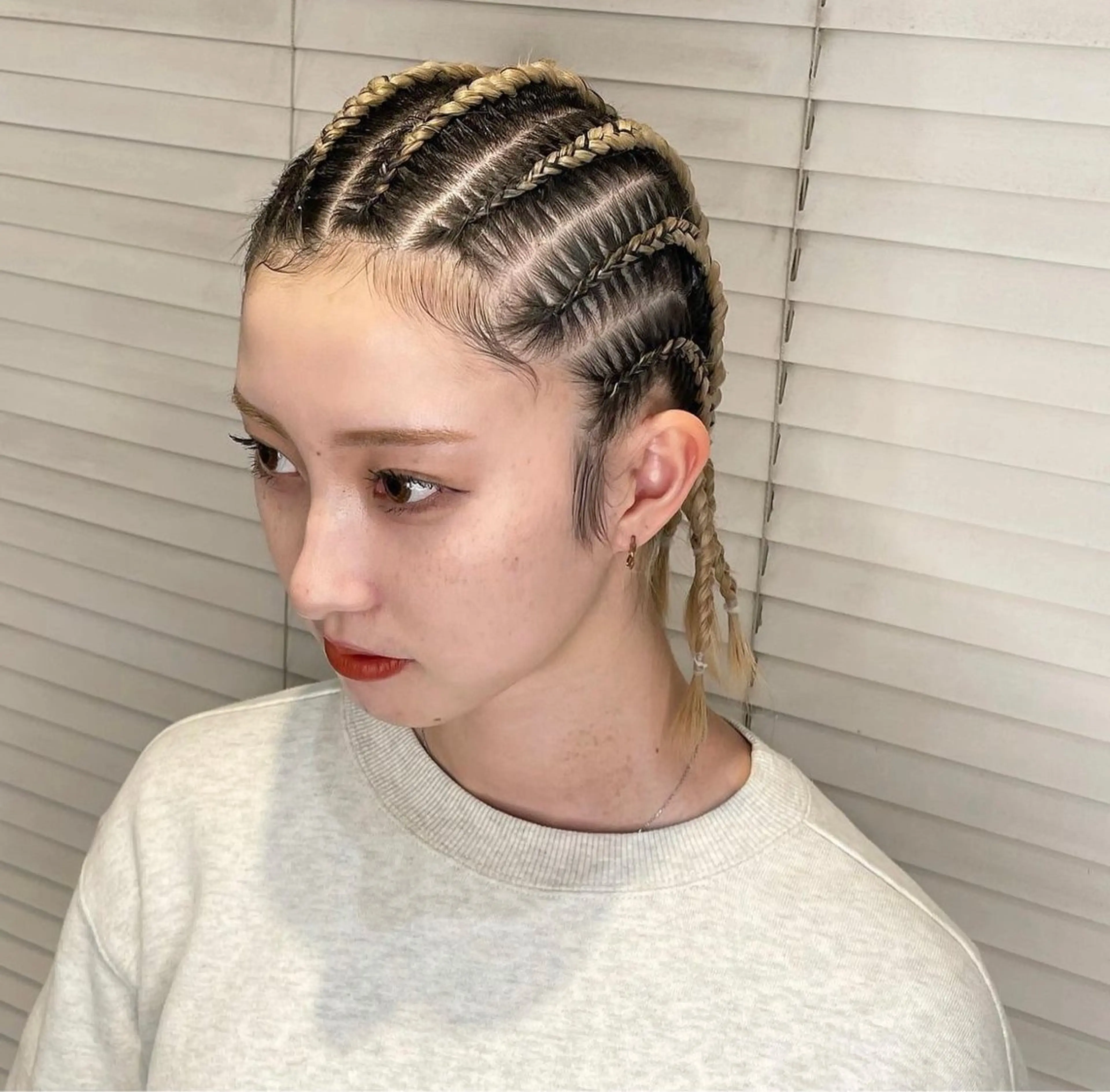 ヘアアレンジ RINA ブリーチ / 海外レイヤーのヘアスタイル