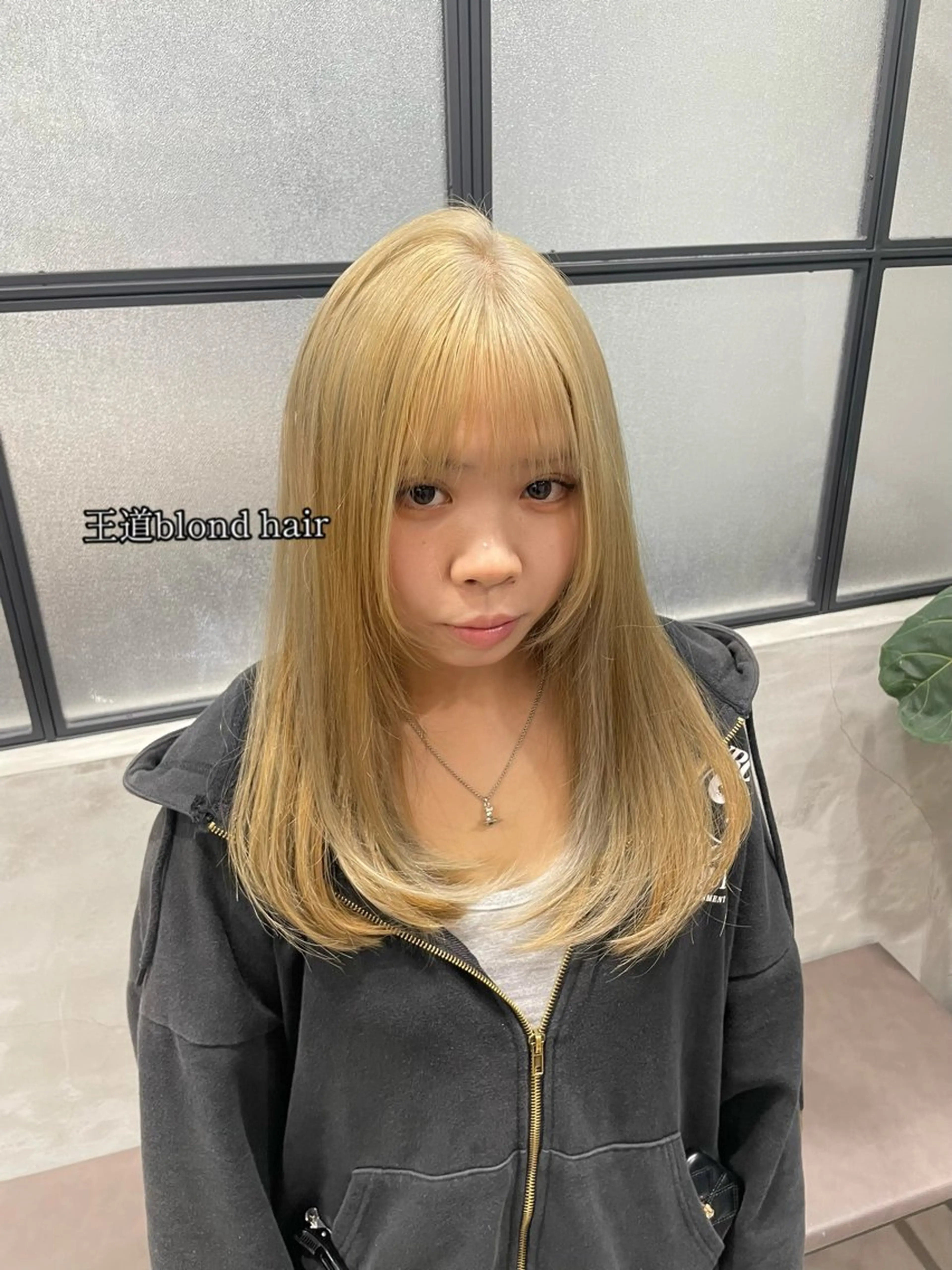 ロング カラー ブリーチ ブロンド カット ヘアカラー 佐藤 由依/水光カラーのヘアスタイル