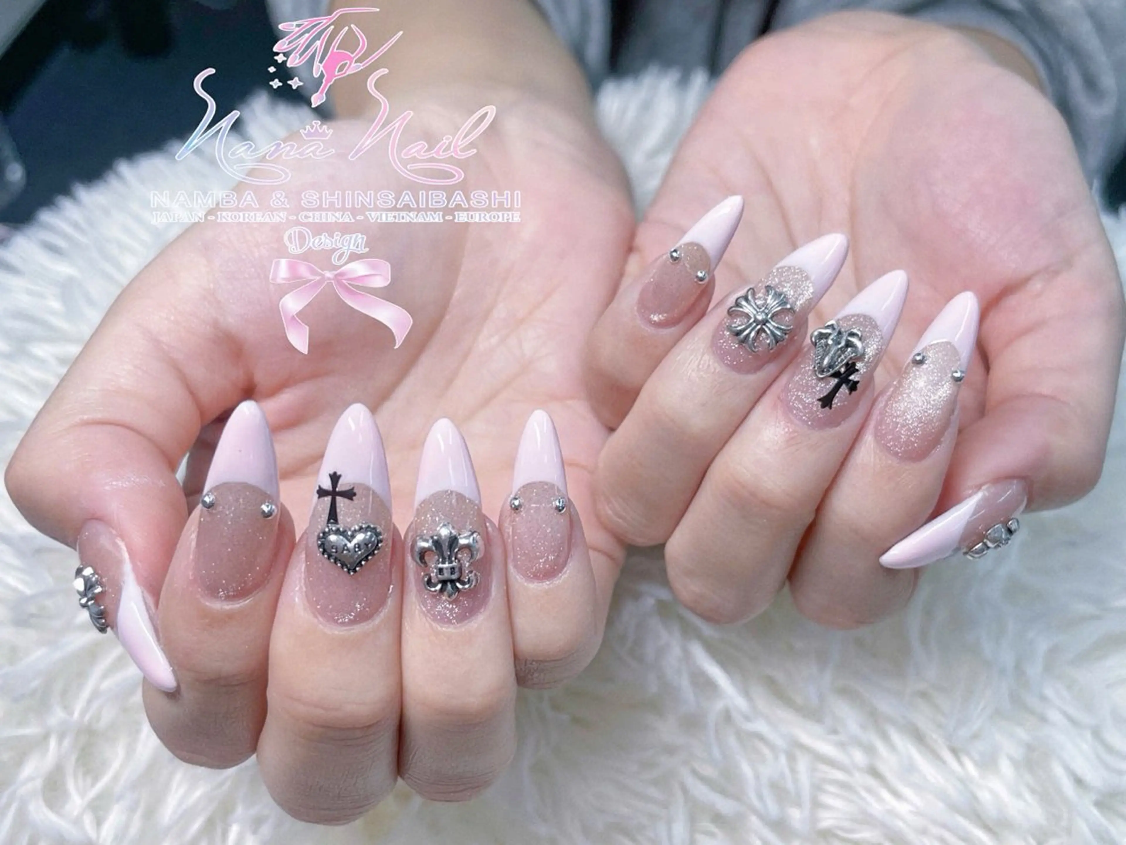 ミディアム 韓国風ヘア クリスマス ハンドネイル 79Linanailnamba所属・Linanail Nambaのネイルデザイン