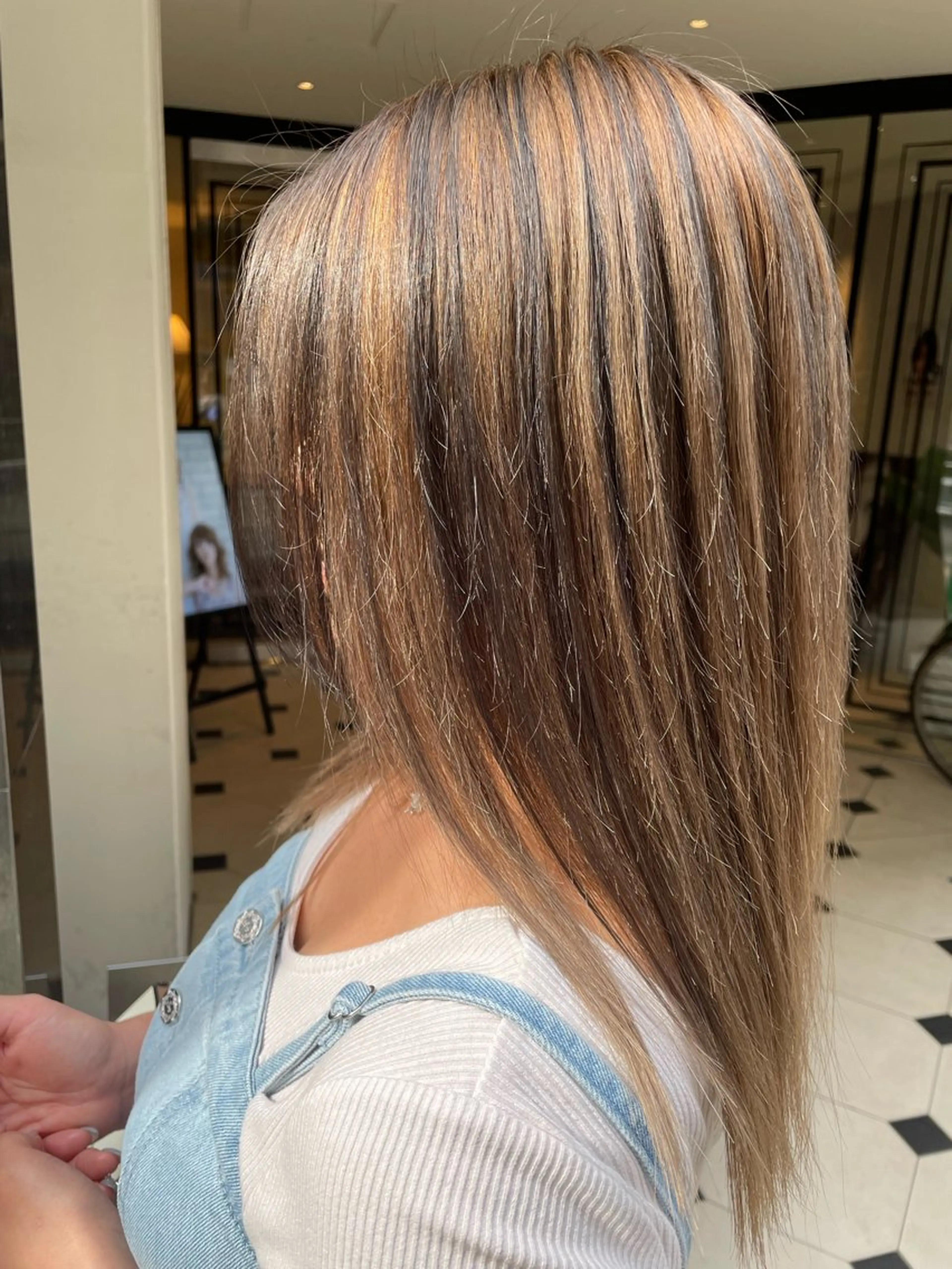 セミロング カラー ベージュカラー ブリーチ doigt de fee pasmal所属・古川 玲のヘアスタイル