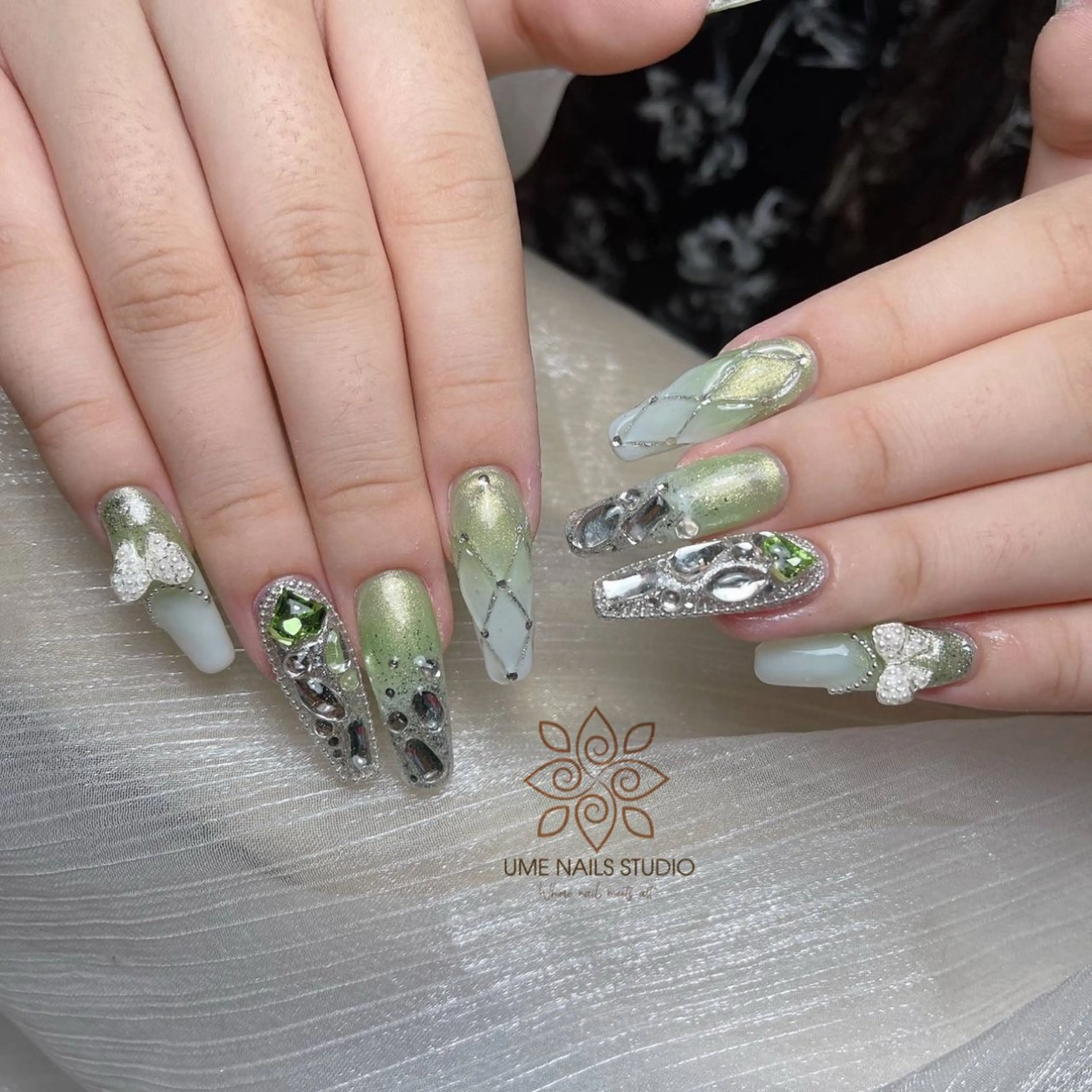 ネイル チークネイル クリアネイル ガーリー キラキラネイル 韓国ネイル Ume Nail Studioのネイルデザイン