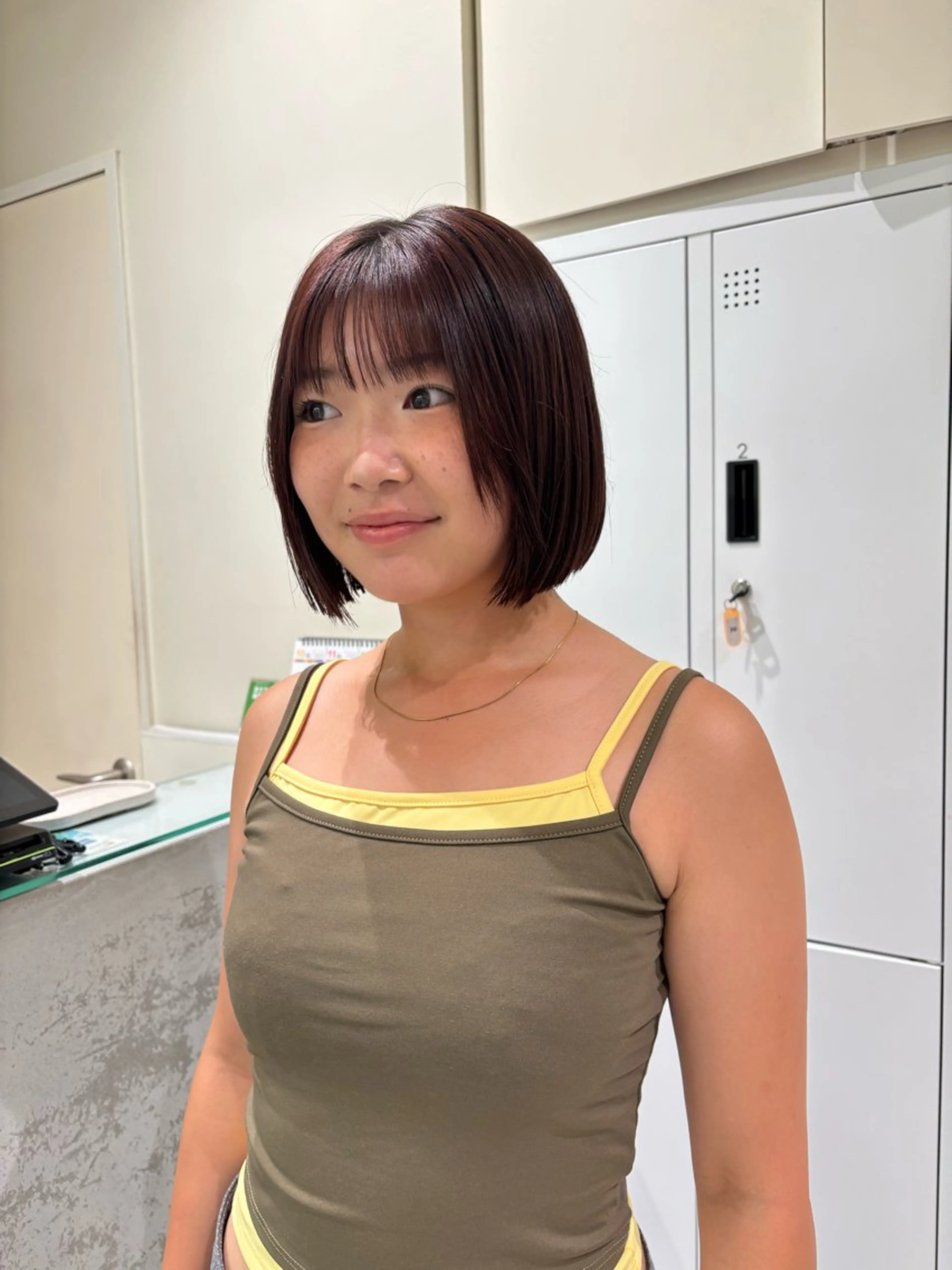 ショート カット 垢抜け小顔レイヤー オリーブ/スミレのヘアスタイル