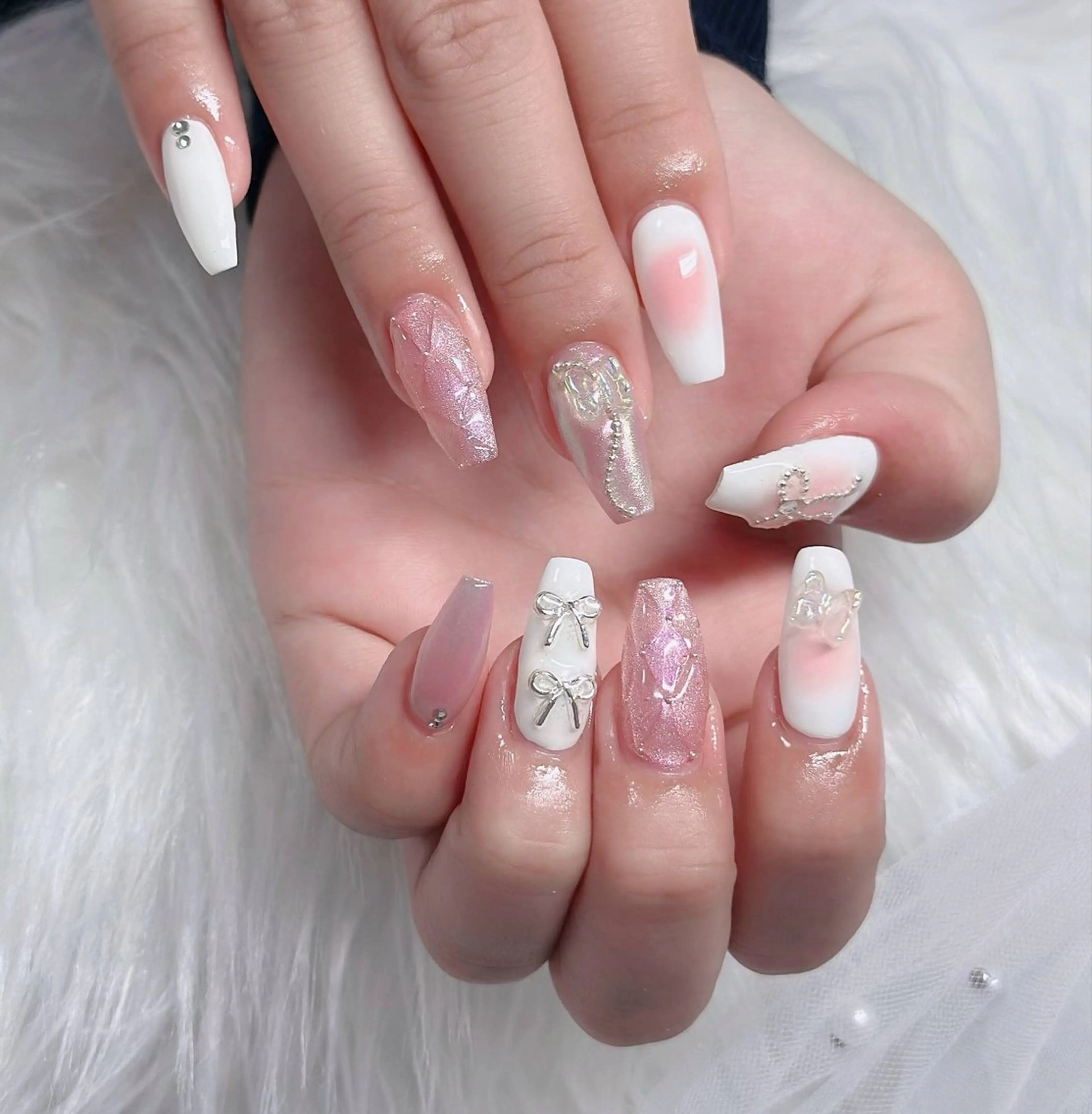 ネイル フレンチネイル ジェルネイル ガラスフレンチ ハロウィン ハート H.baby Nail Salonのネイルデザイン