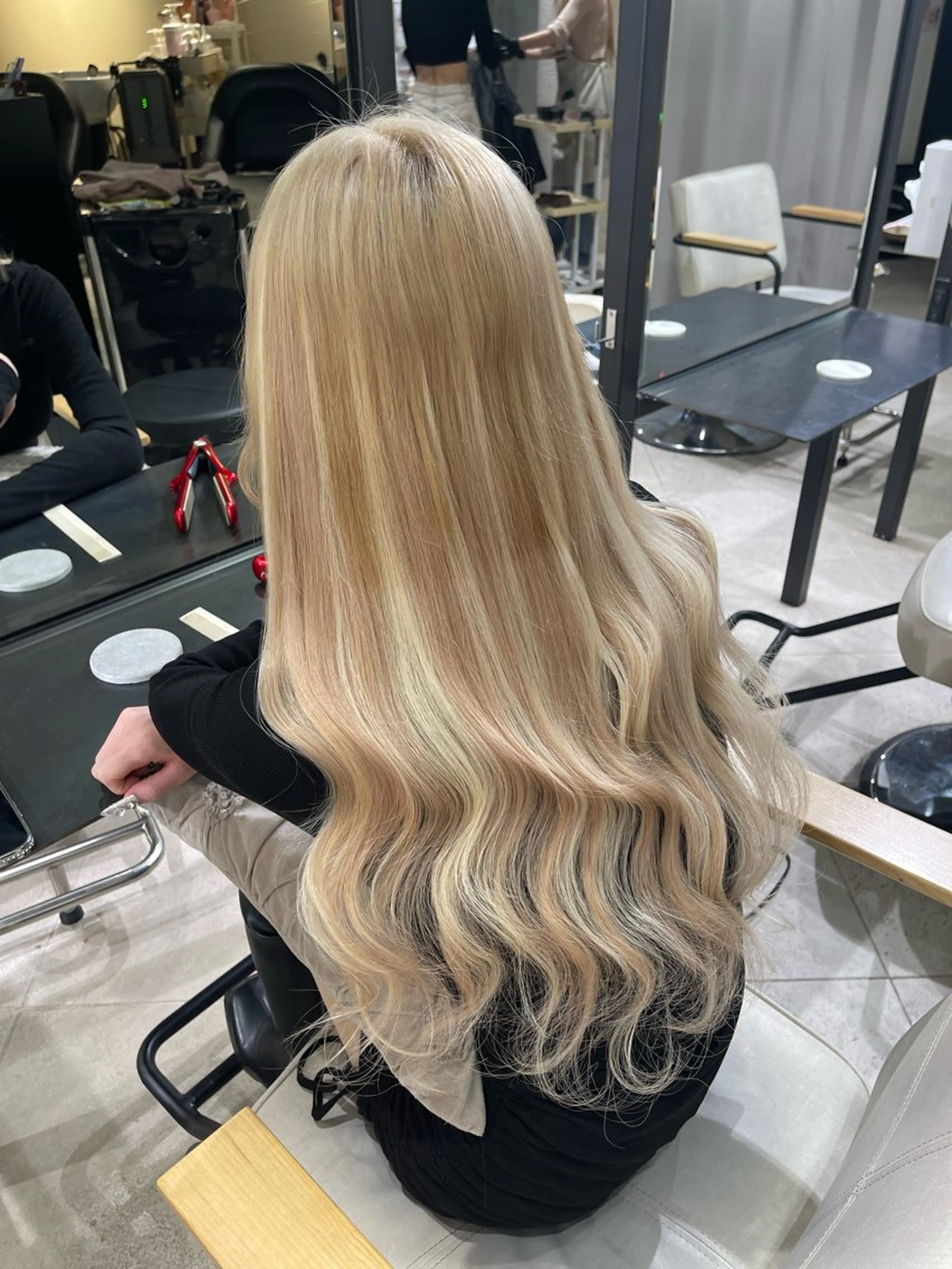 ロング エクステ ハイライト エクステ ブリーチ🔥ベージュ /グレー/daikiのヘアスタイル