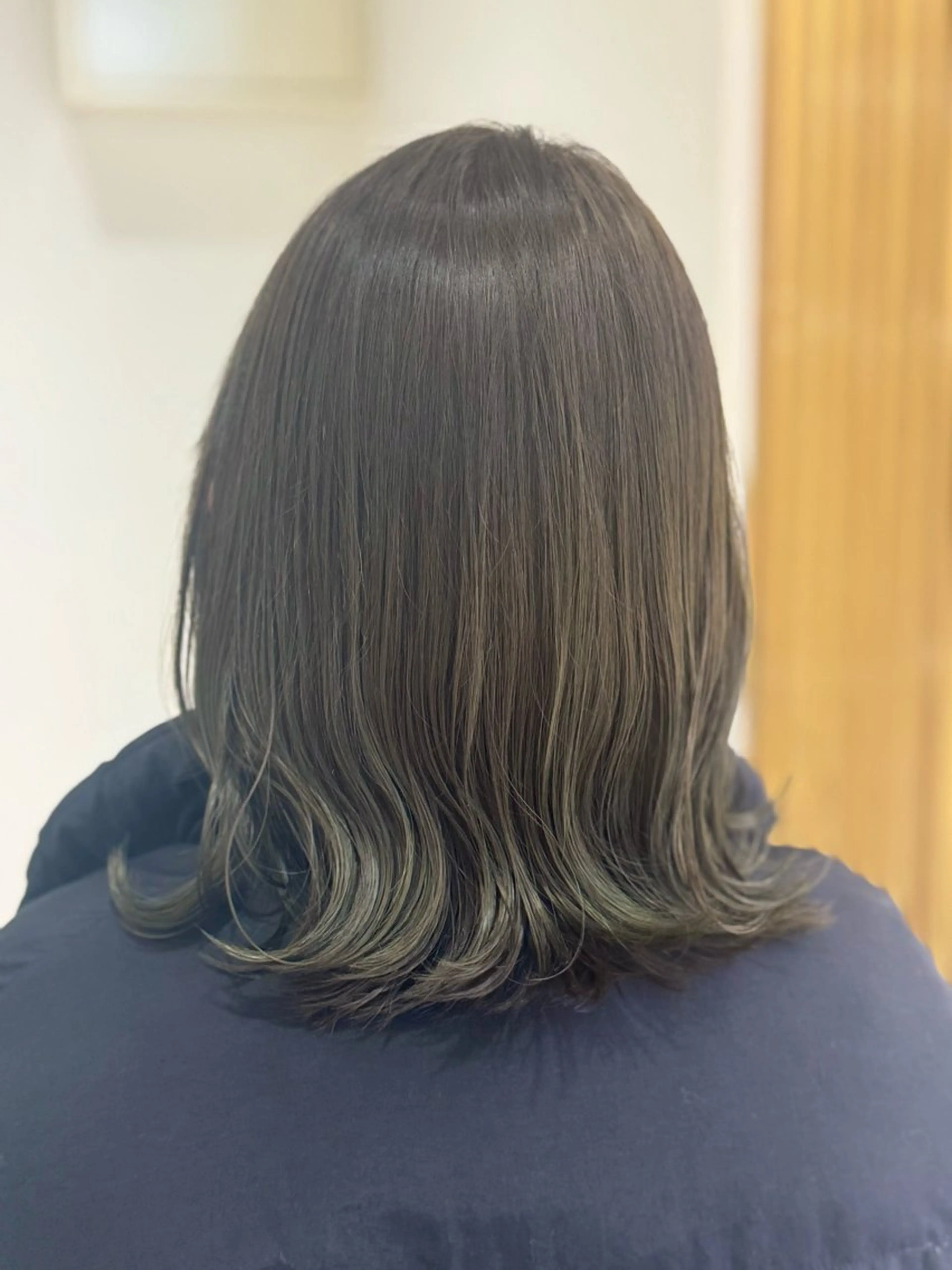 ミディアム カラー 垢抜け/レイヤー/ ハイトーン/アスナのヘアスタイル