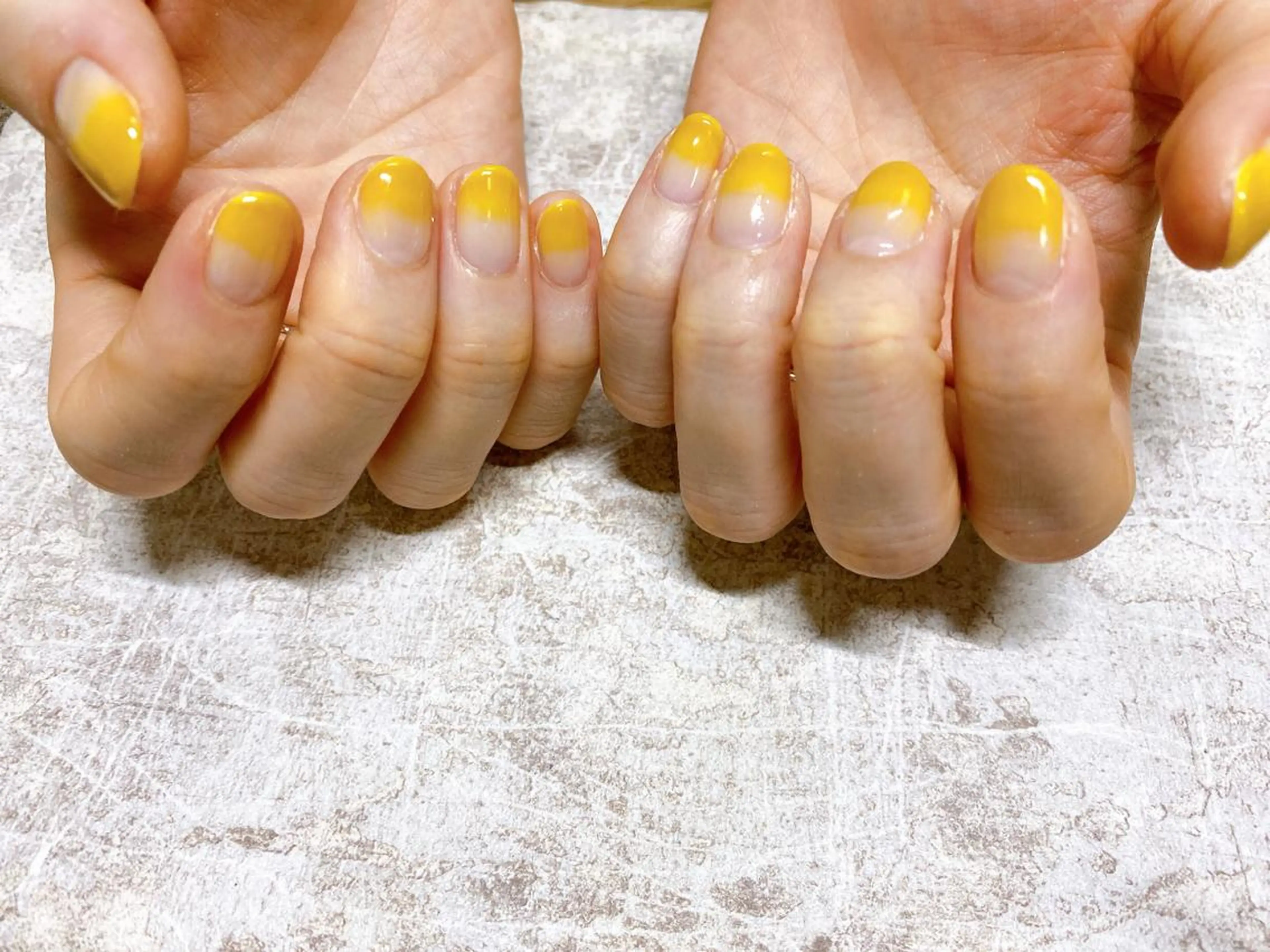 ネイル 黄色 mogunail &blowのネイルデザイン