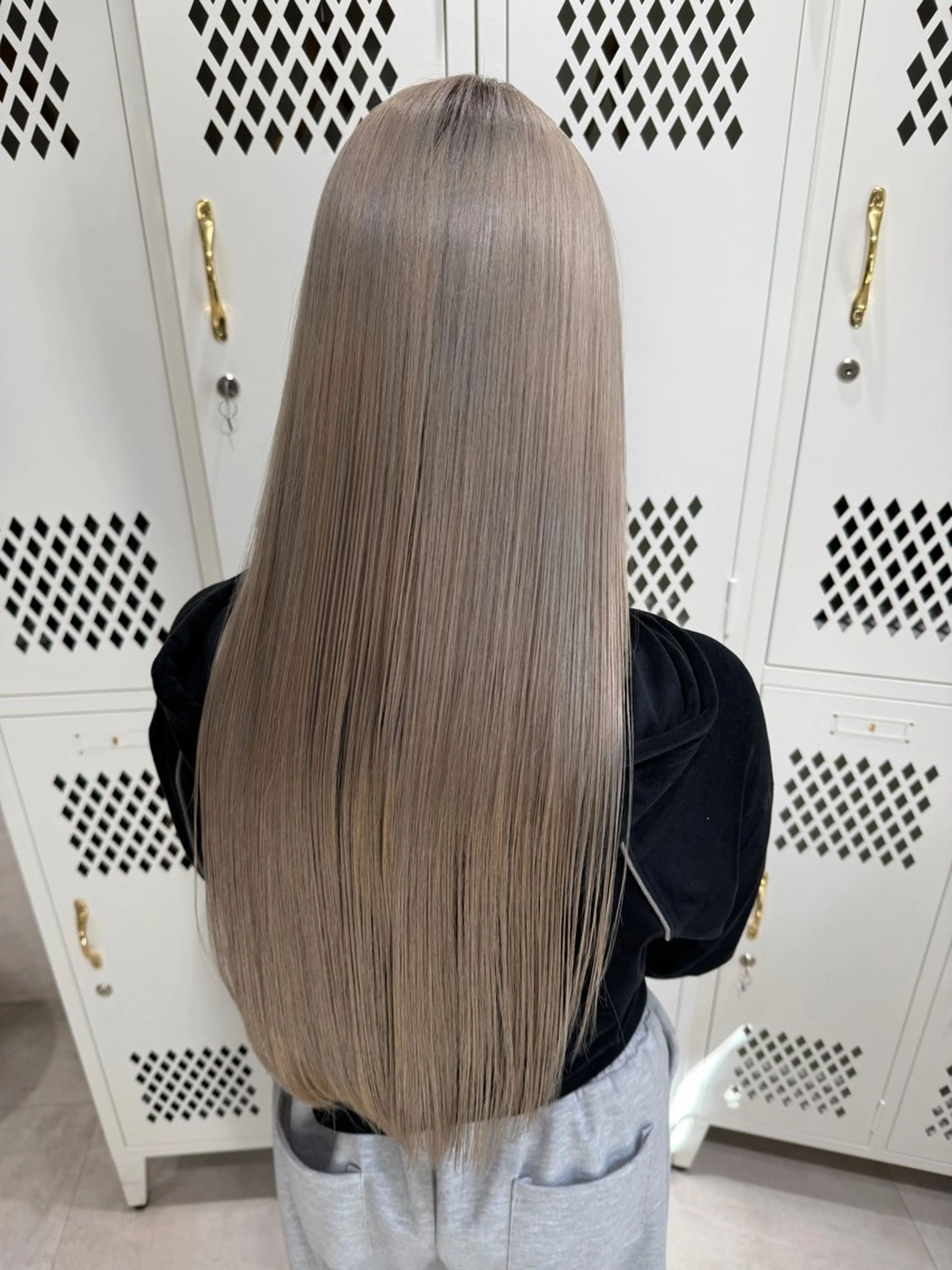 ロング カラー ブリーチ ブロンド ホワイトブロンド ヘアカラー トリートメント ヘアセット 🩵ボブ/レイヤー /髪質改善🩵のヘアスタイル