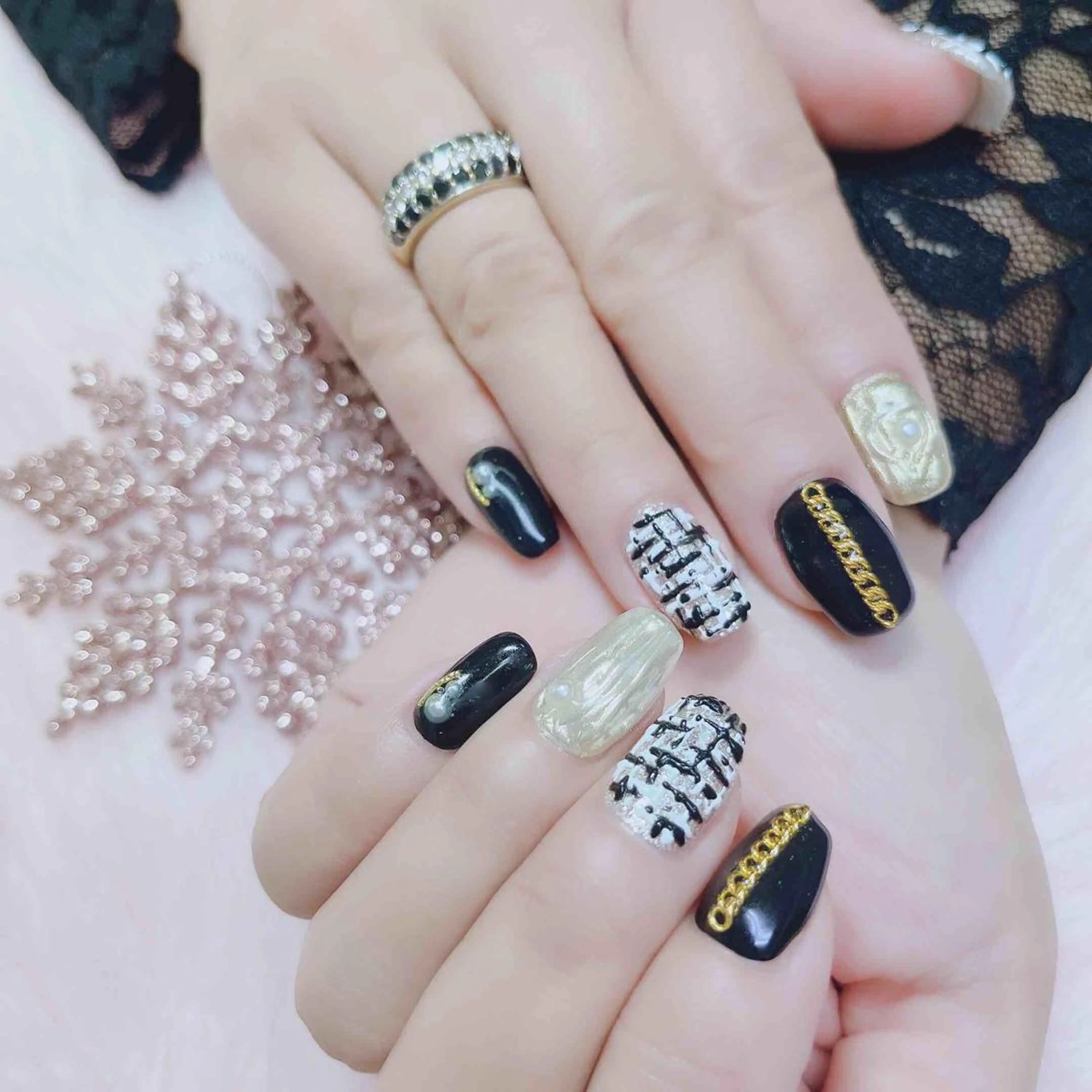 ネイル ミラーネイル ワンホンネイル ハンドネイル MoonNail ユリ🌸のネイルデザイン