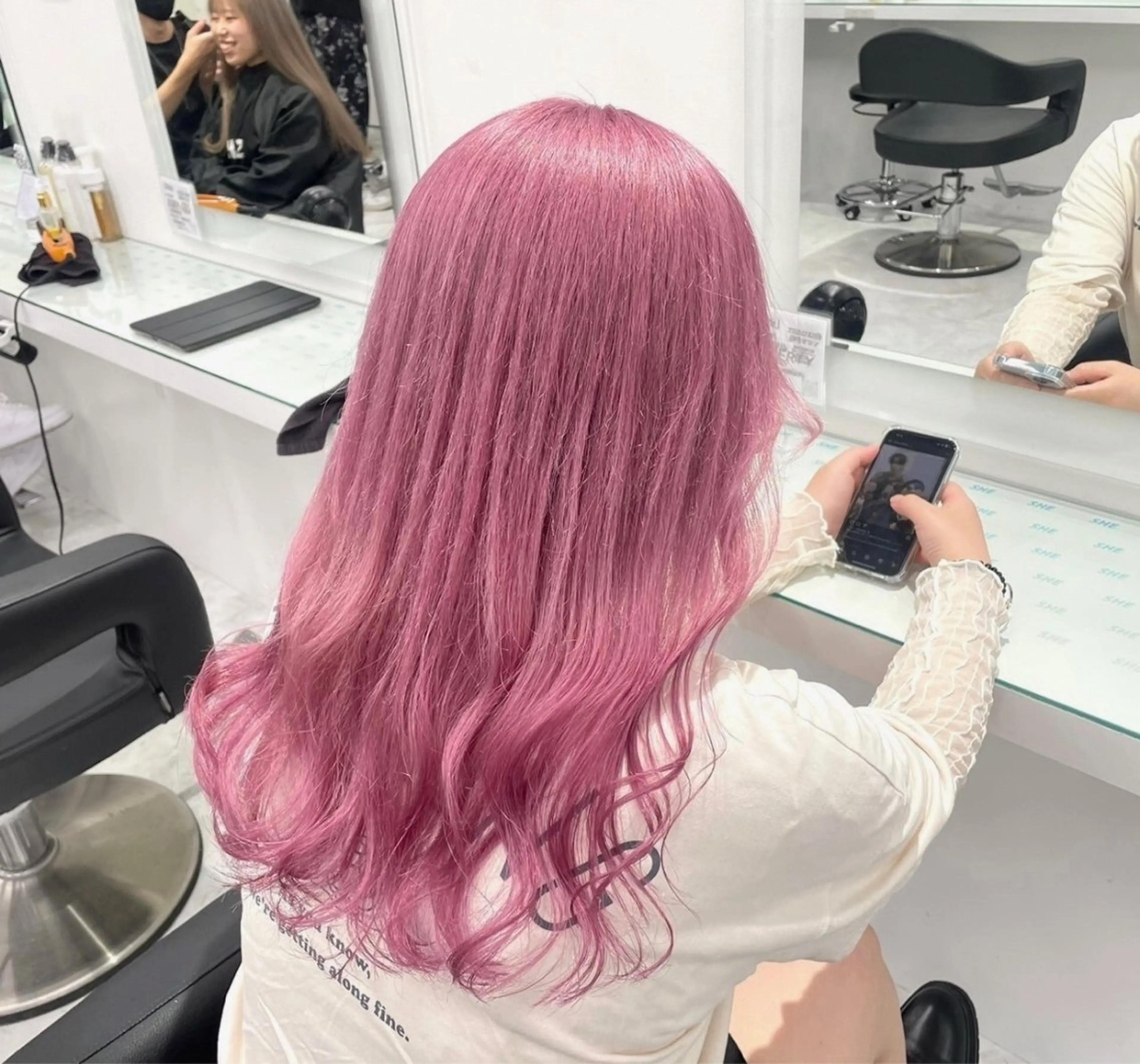 セミロング カラー ヘアアレンジ ピンクカラー 🫧モテる💗ダメー ジレスハイトーン🫧のヘアスタイル