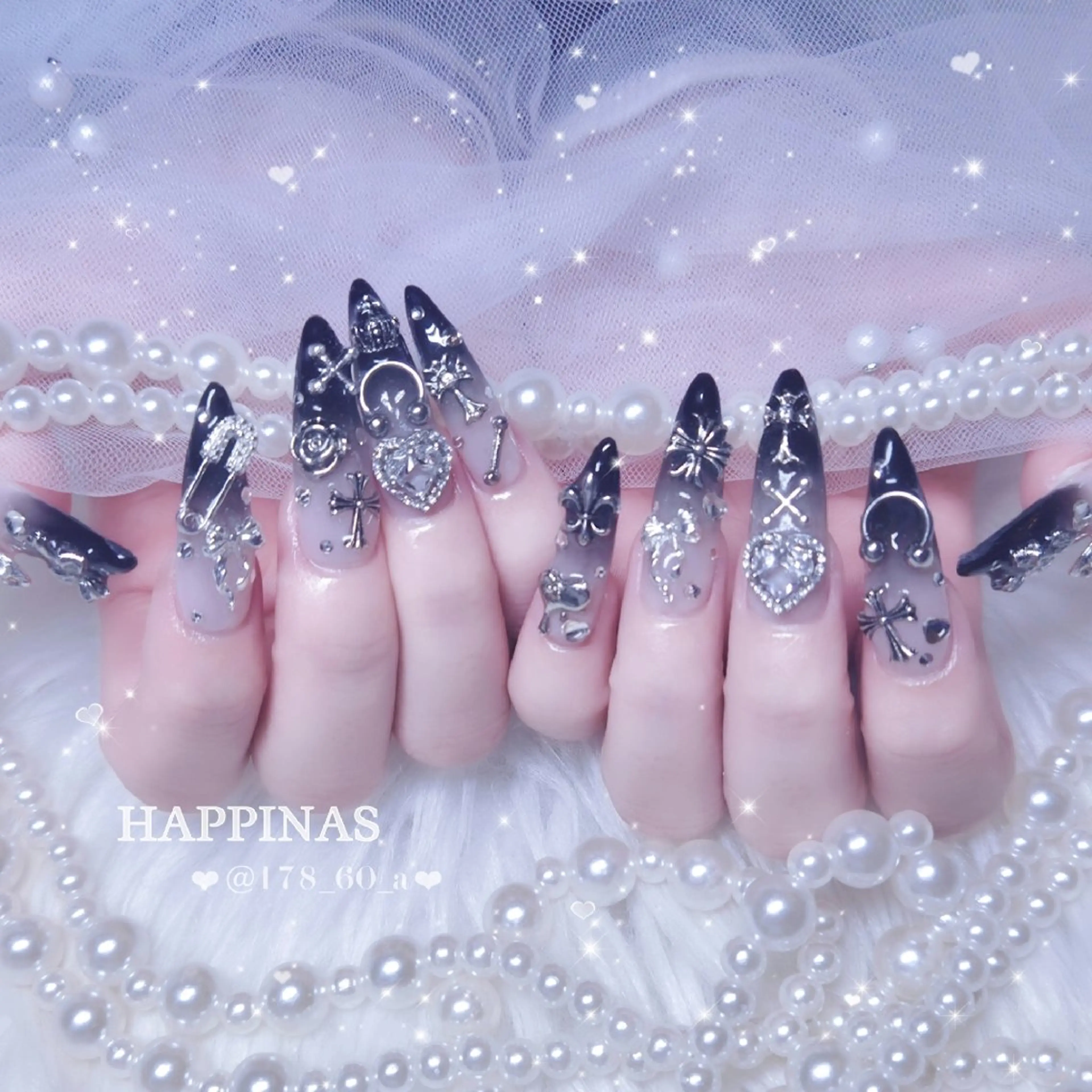 ネイル グラデーション スカルプネイル シルバー ハンドネイル HAPPINAS🎀  れん🖤痛ネイルのネイルデザイン