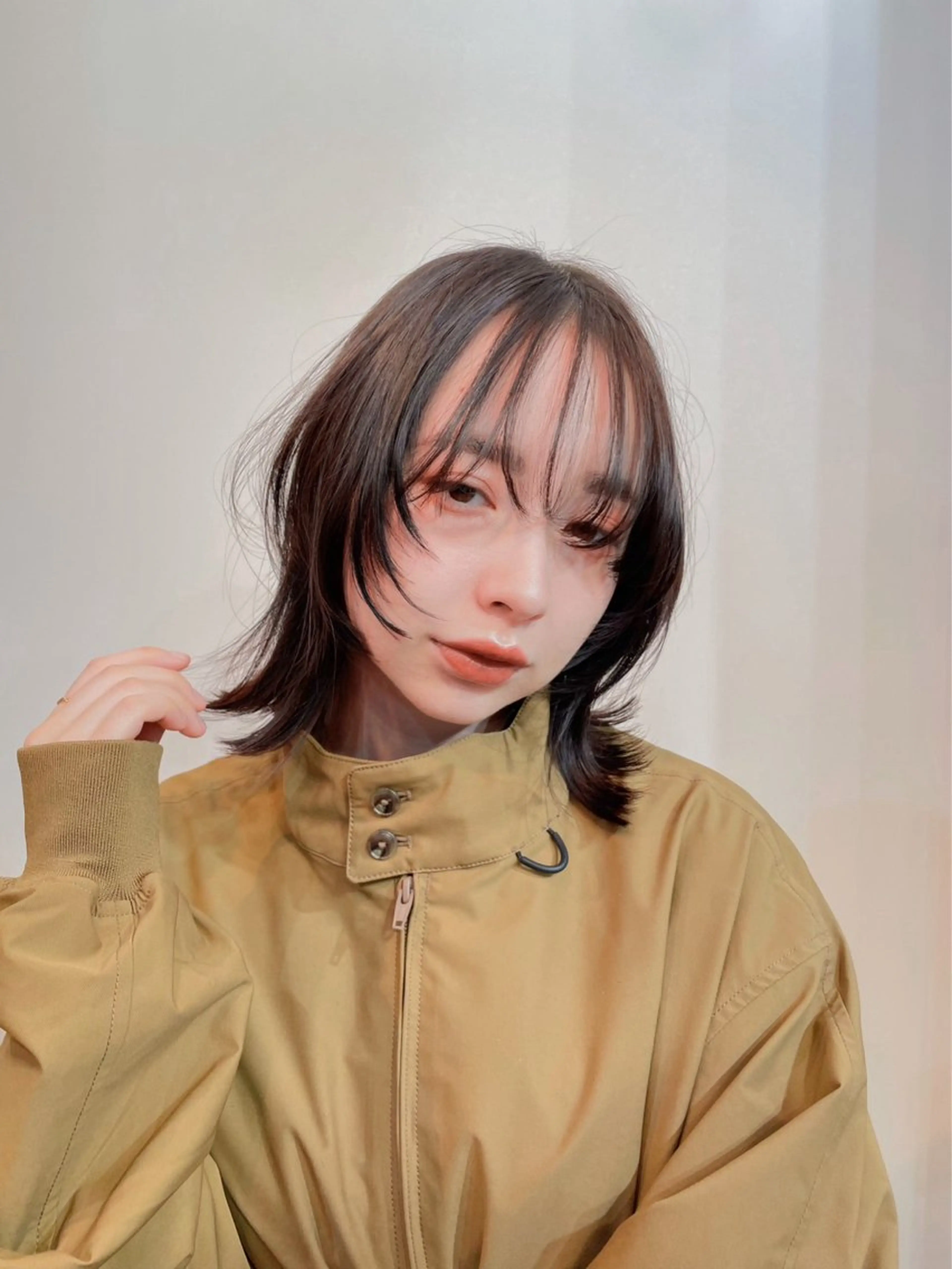 ミディアム カラー 顔まわりレイヤー レイヤーカット カット ヘアカラー トリートメント メンズカット メンズパーマのヘアスタイル