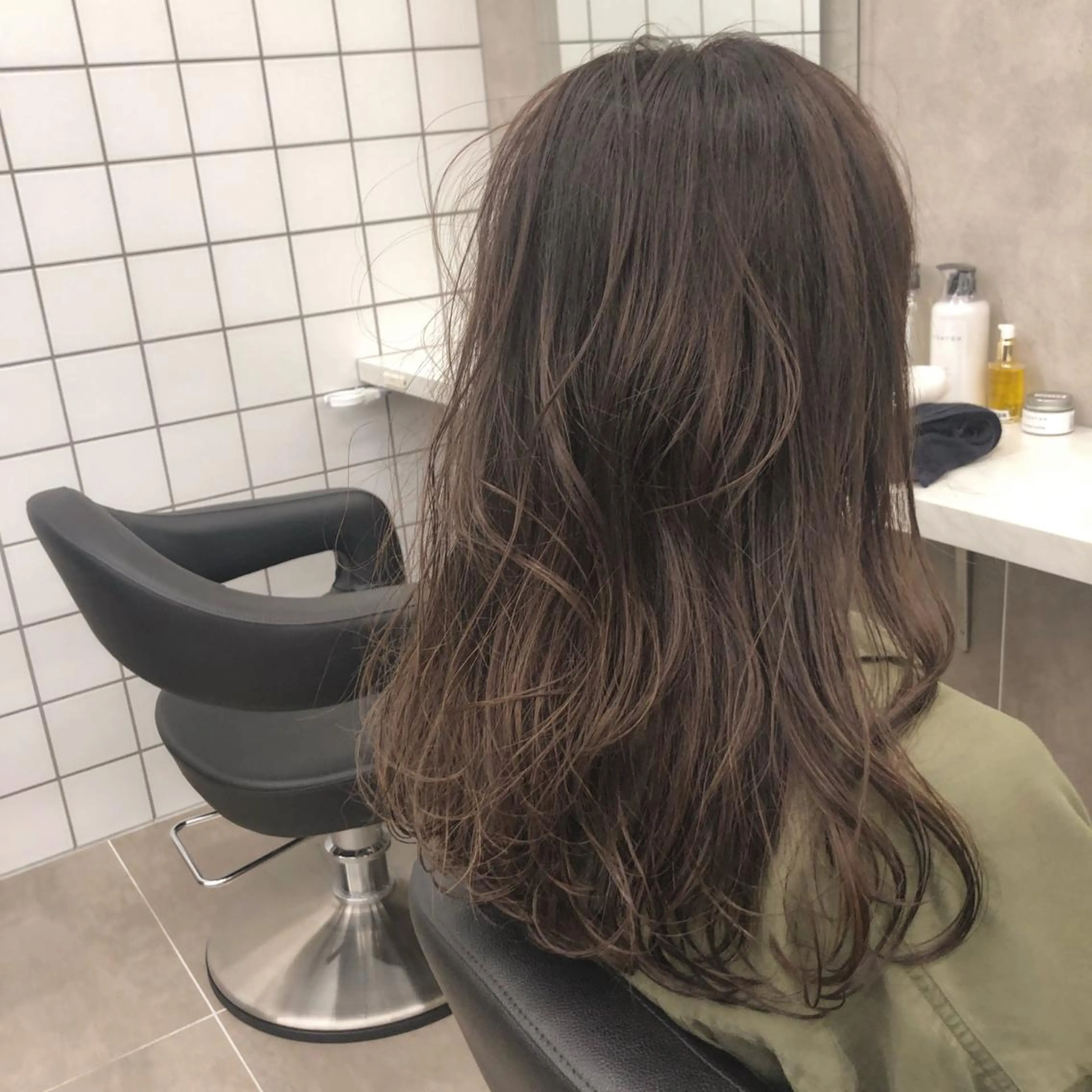 ロング カラー ヘアアレンジ グレージュ カーキグレージュ 美髪矯正/透明感カラ ー🫧YUUKI🫧のヘアスタイル