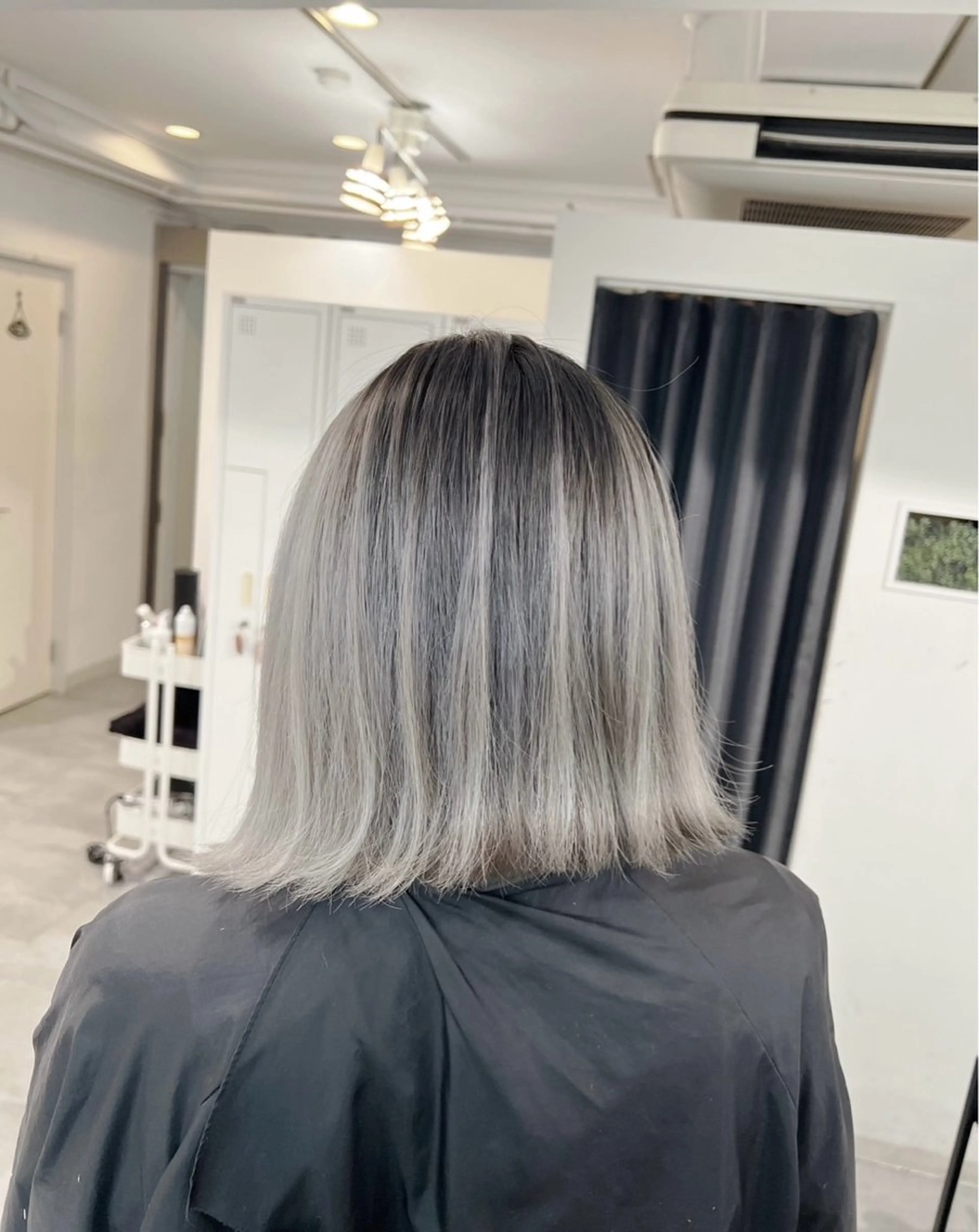 ショート カラー バレイヤージュ シルバー ホワイトシルバー レイヤーカット カット ヘアカラー トリートメント ROBIN所属・指名数No.1 /NAOYAのヘアスタイル