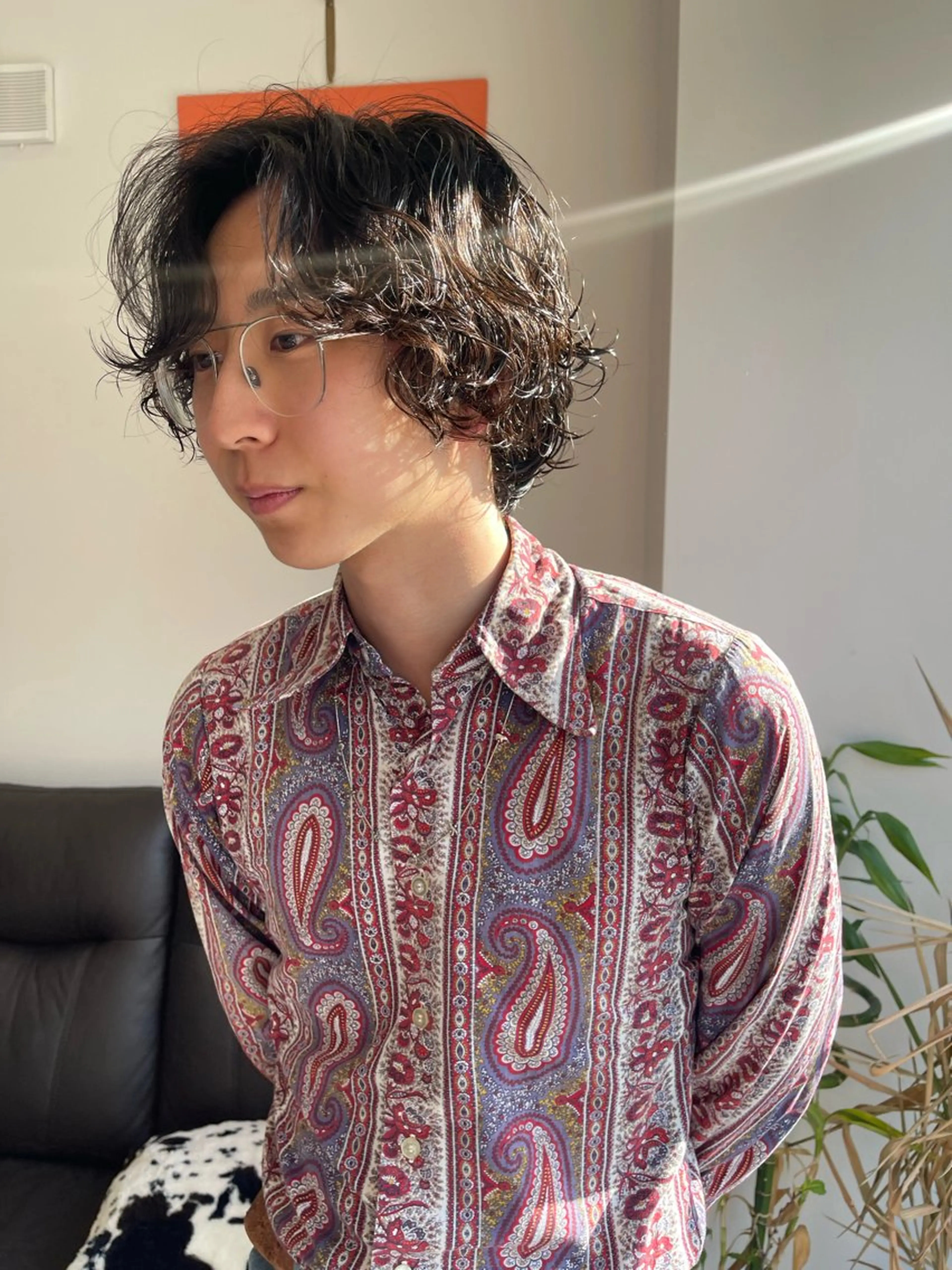 ショート パーマ メンズ センターパート メンズパーマ ショートヘア guild.所属・アトム/ウルフ パーマ/レイヤーのヘアスタイル