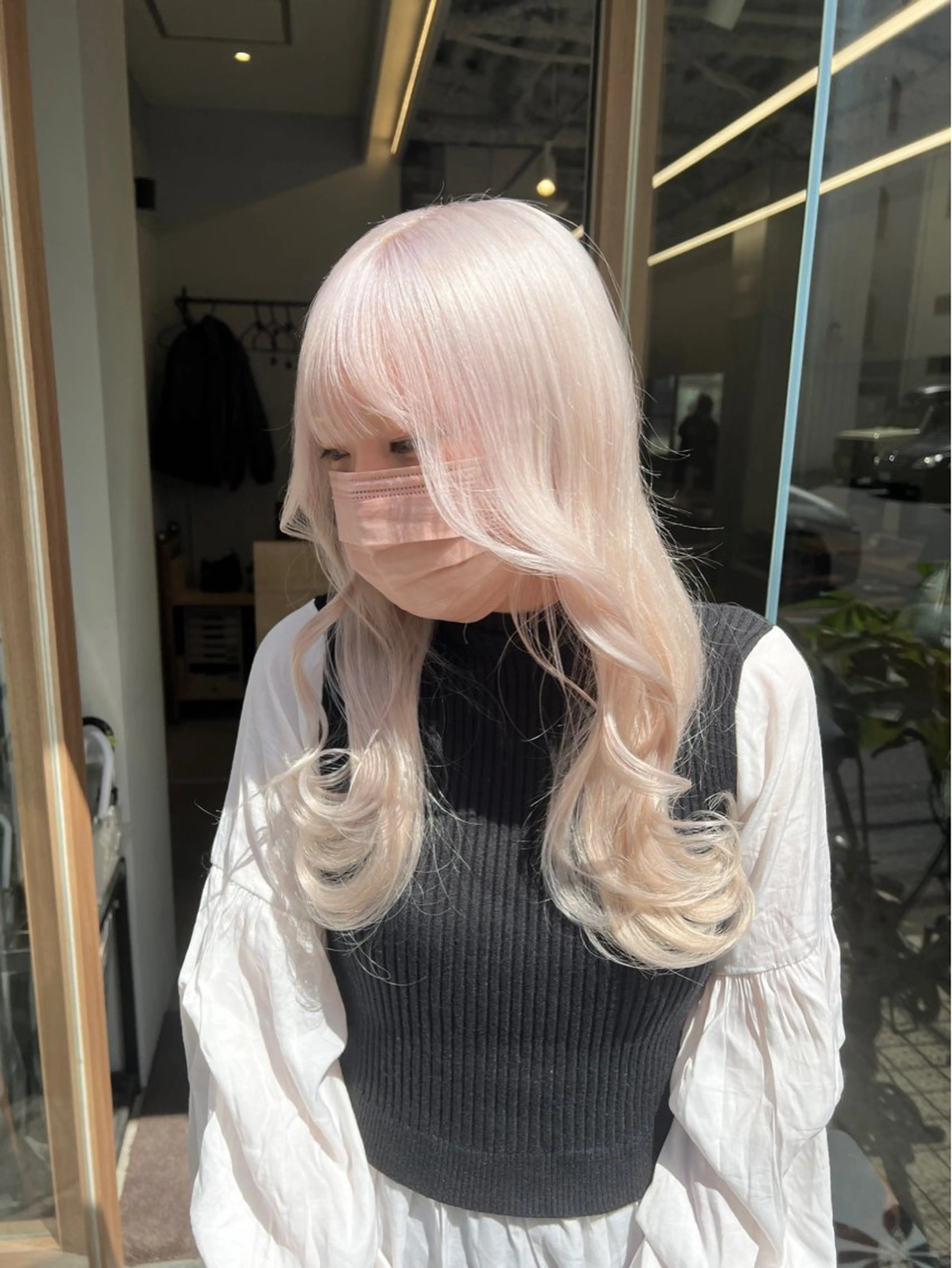 ロング カラー SALOWIN柏Suite所属・ブリーチ毛の縮毛矯正 ハイトーン/岡本智樹のヘアスタイル