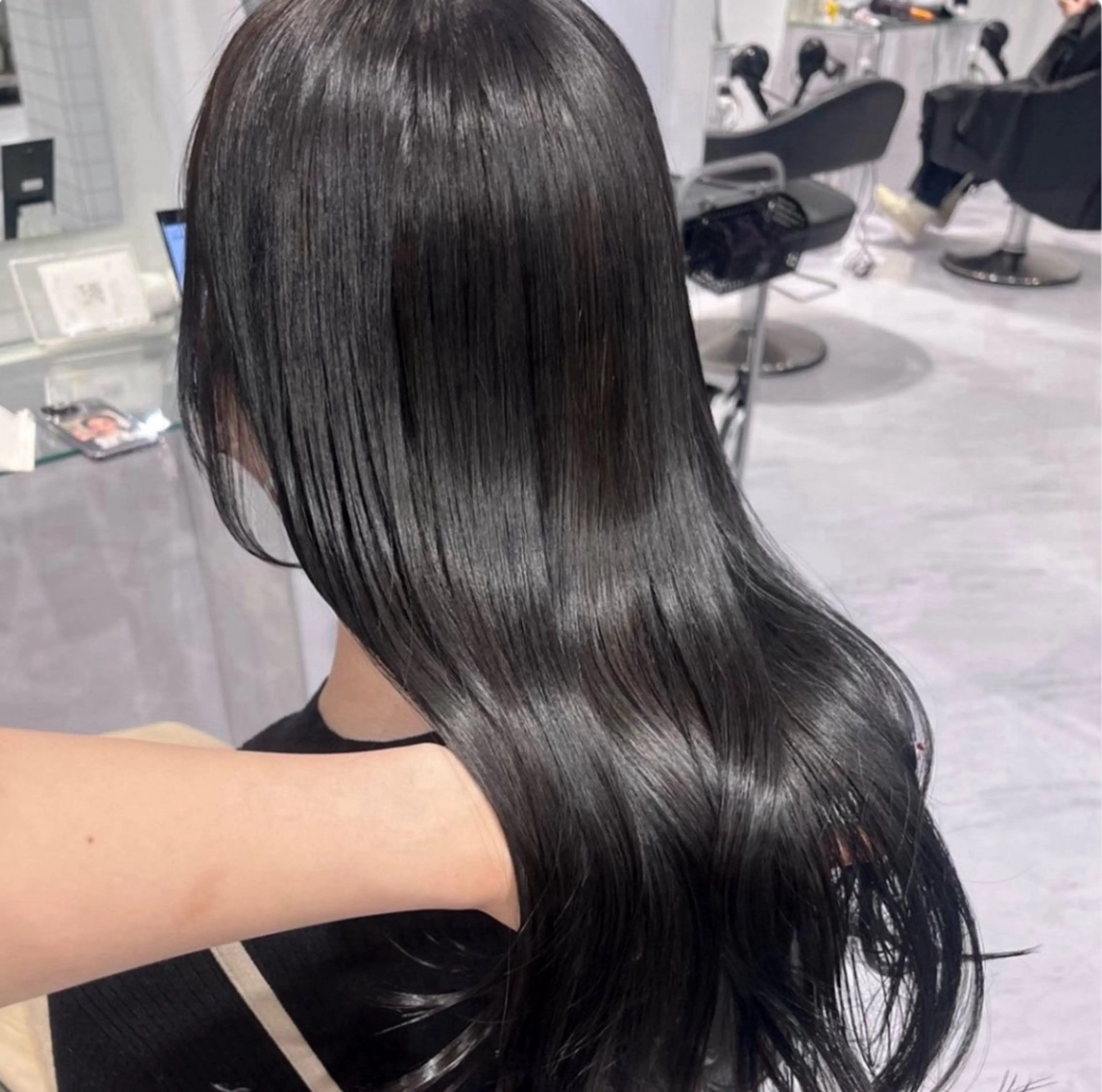 ロング カラー 🫧うる艶トレンド 🫧透明感カラーのヘアスタイル