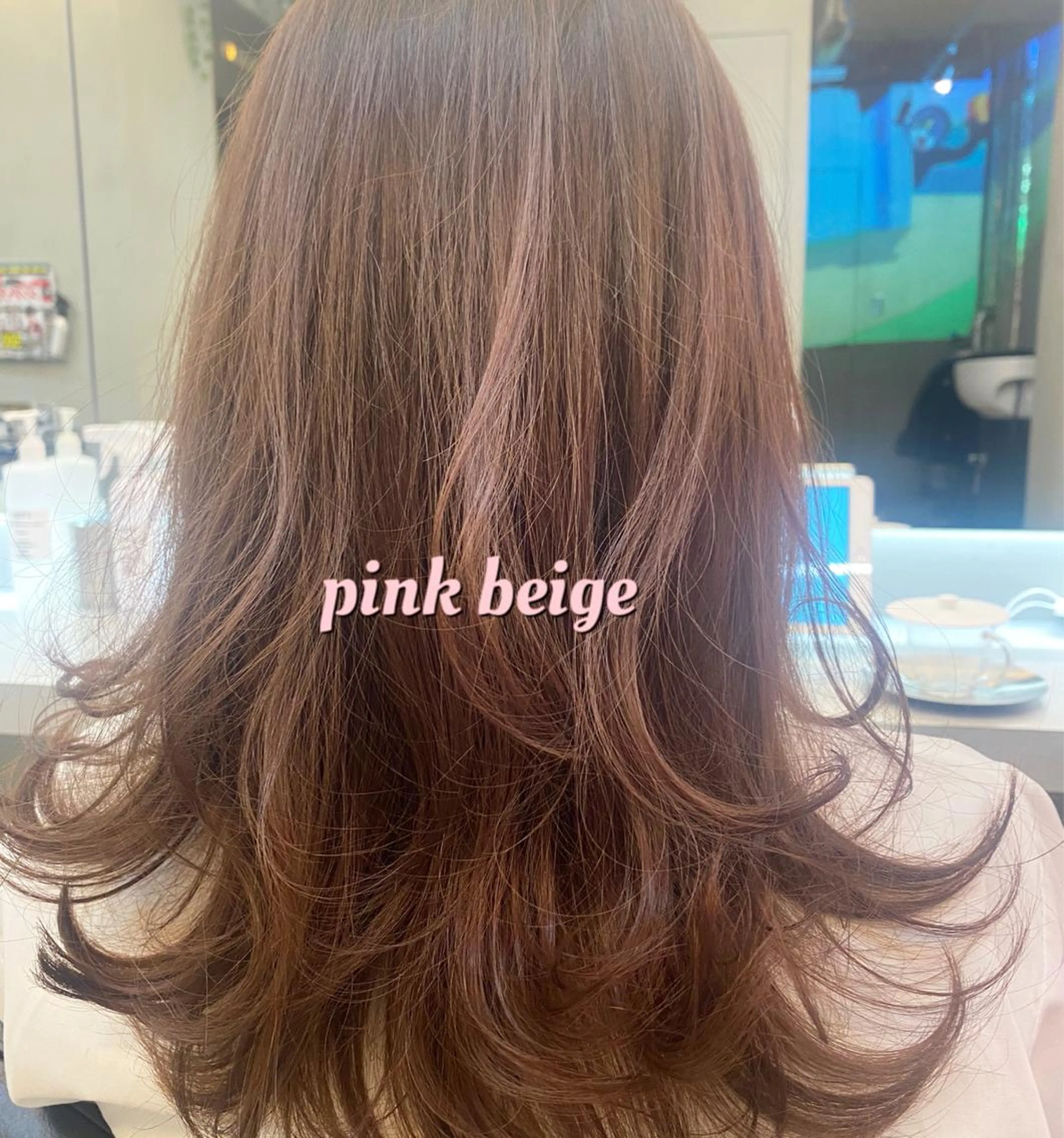 セミロング カラー 岡野 静華のヘアスタイル