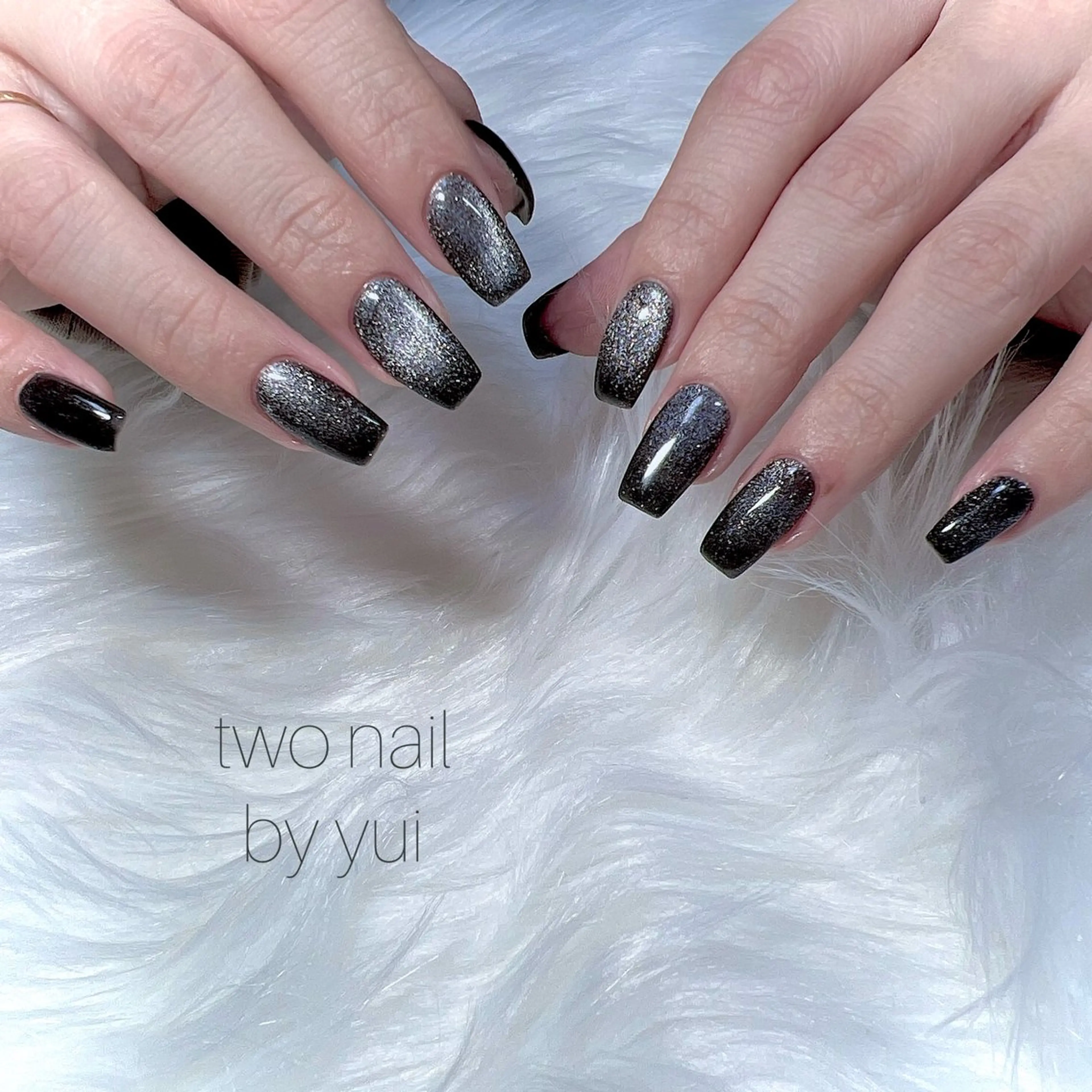 ネイル キラキラネイル マグネットネイル ネイルチップ ホワイト ハンドネイル two nailのネイルデザイン