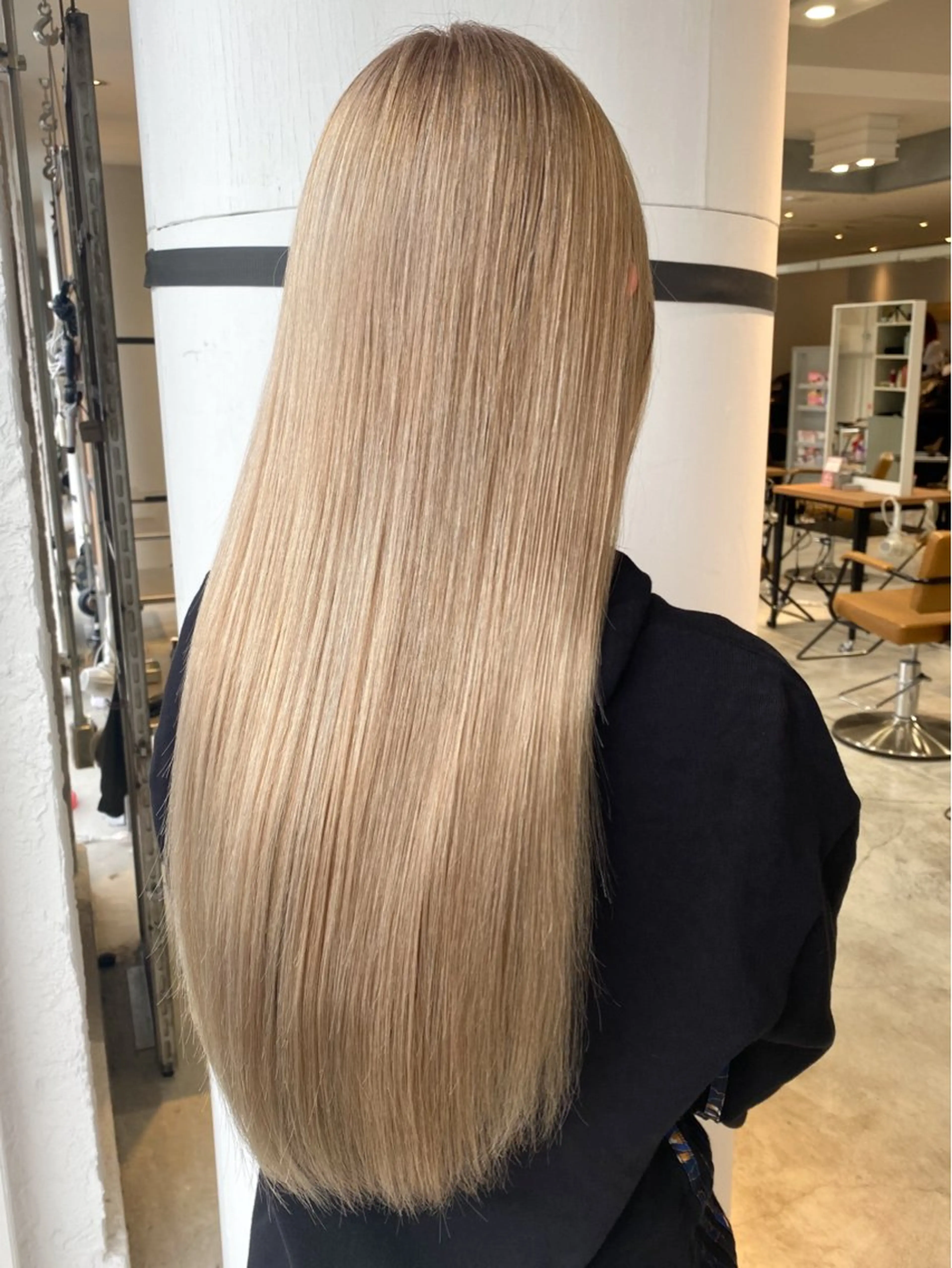ロング カラー ブリーチ ケアブリーチ ダブルカラー グレージュ ハイトーンカラー ヘアカラー トリートメント welring hair salonのヘアスタイル