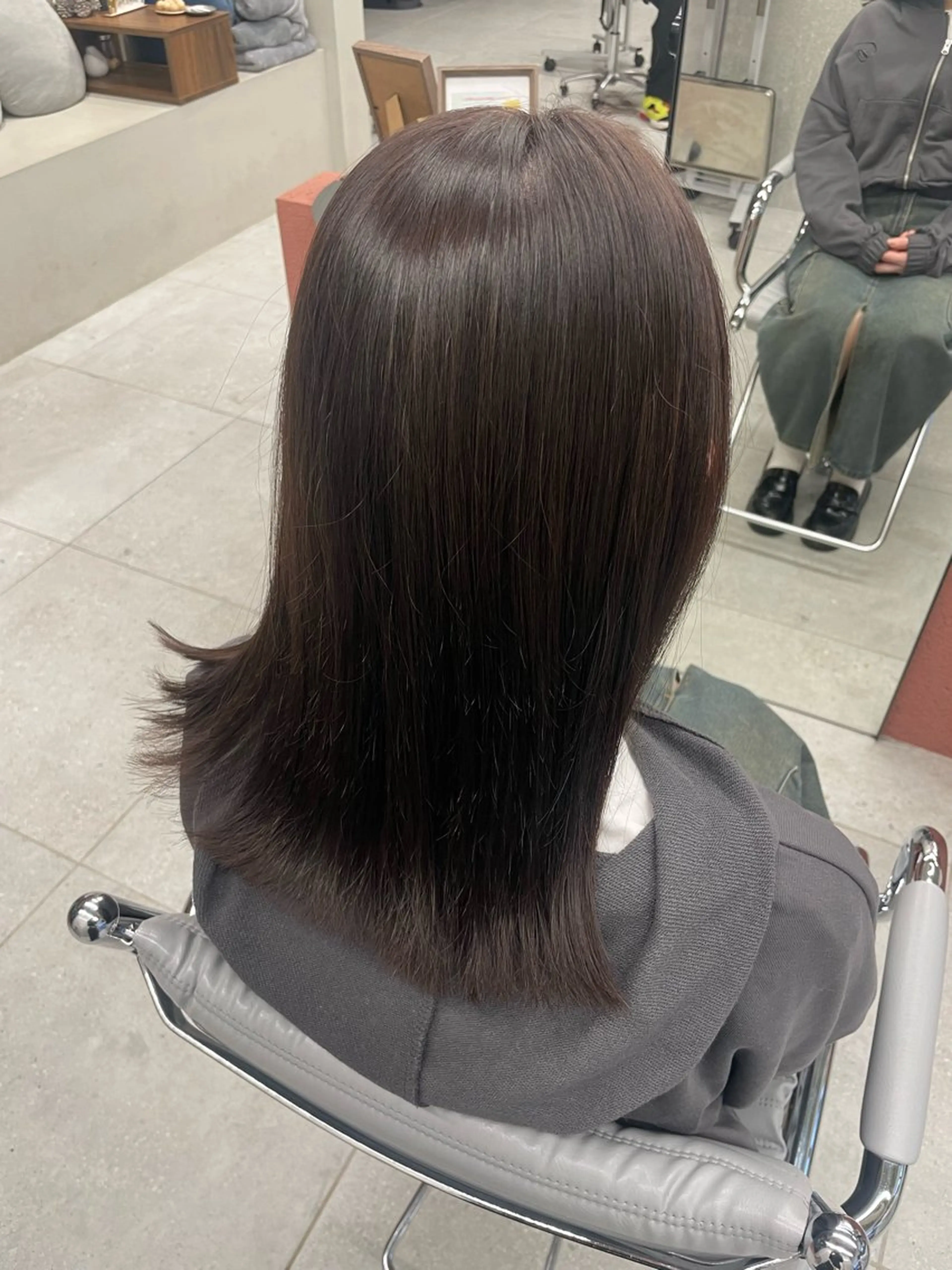 セミロング カット ヘアカラー トリートメント MIFA レイヤー／パーマのヘアスタイル