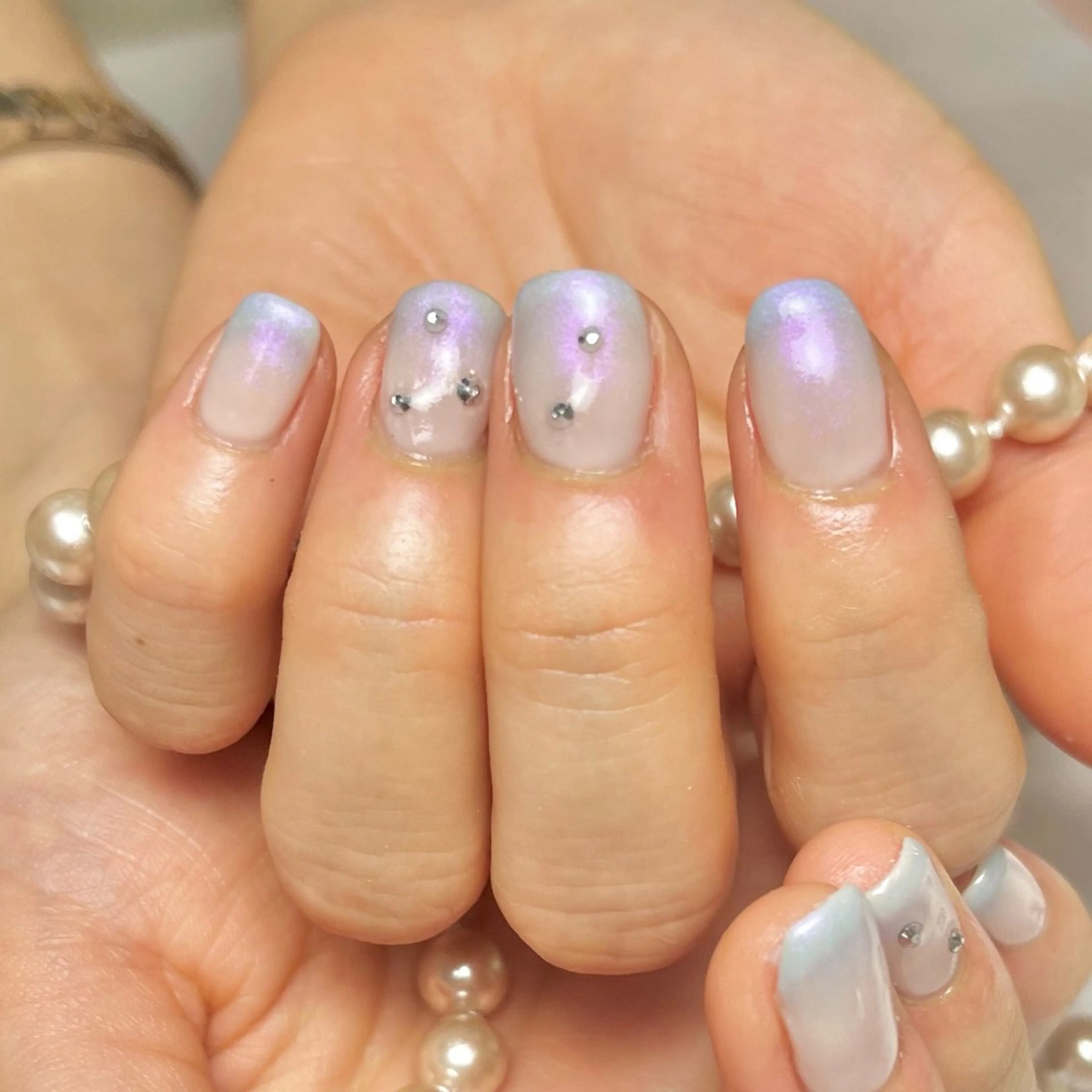 ネイル オーロラネイル フレンチネイル 韓国ネイル 水色 ストーンネイル ハンドネイル 韓国ネイル💠 Tomoのネイルデザイン